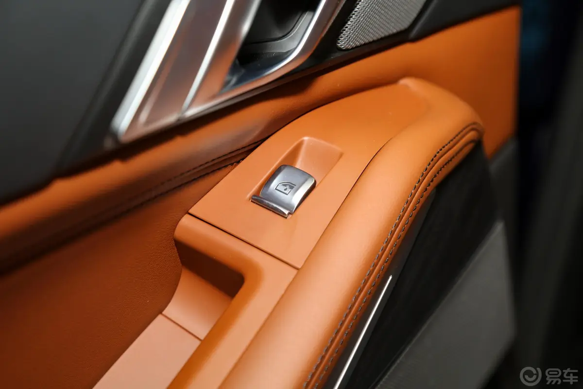 宝马X7xDrive40i 个性化定制限量版 M运动套装后车窗调节