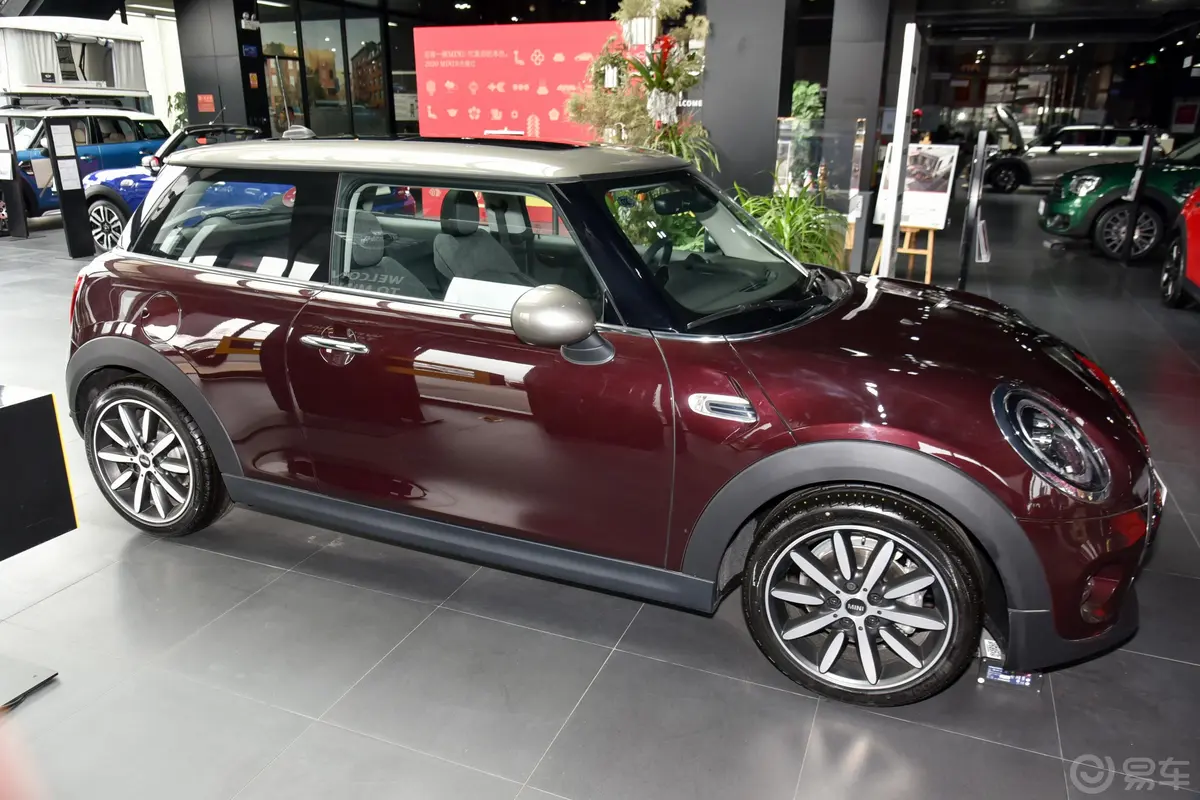 MINI1.5T COOPER 艺术家正侧车头向右水平