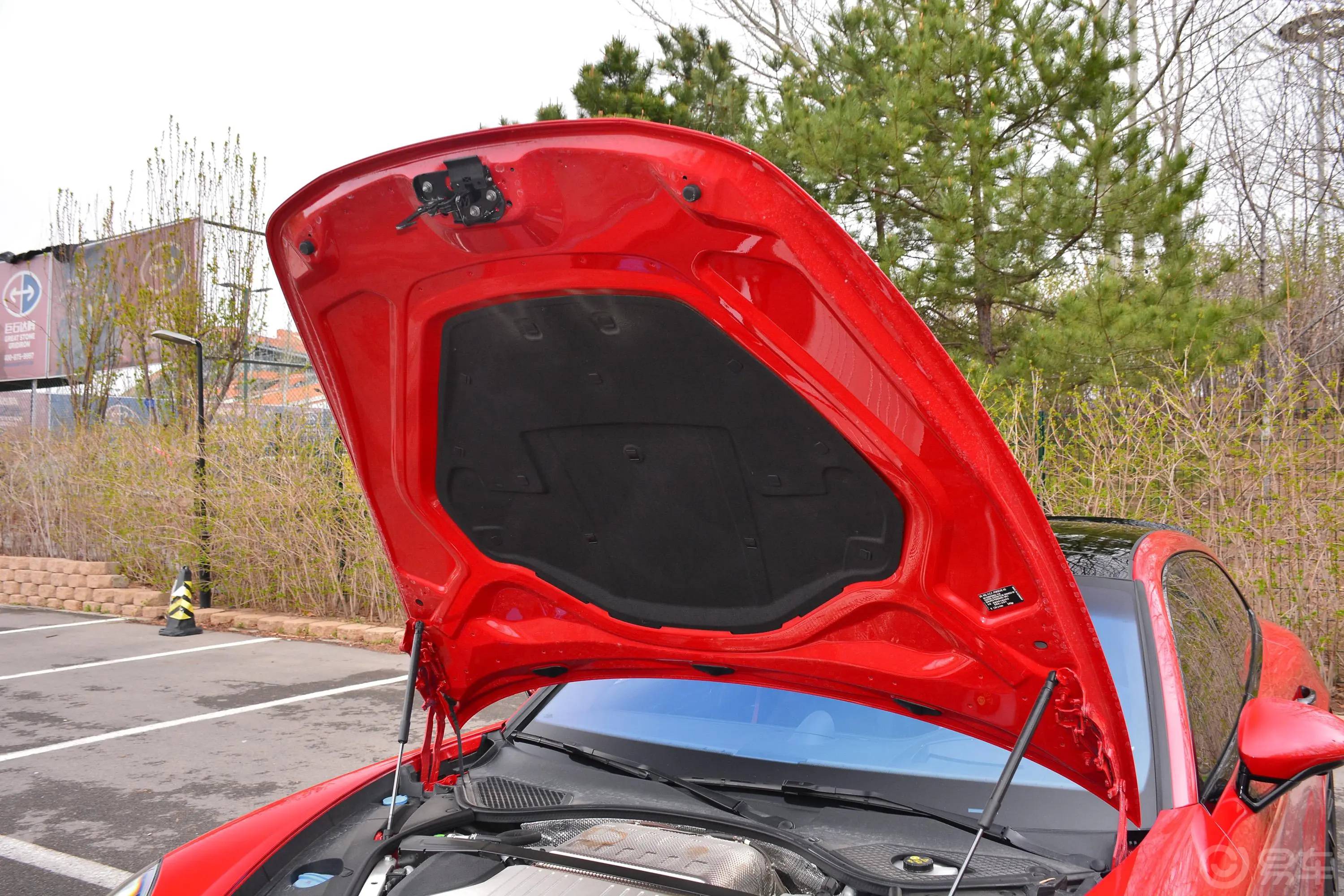 PanameraPanamera GTS Sport Turismo 4.0T发动机舱盖内侧
