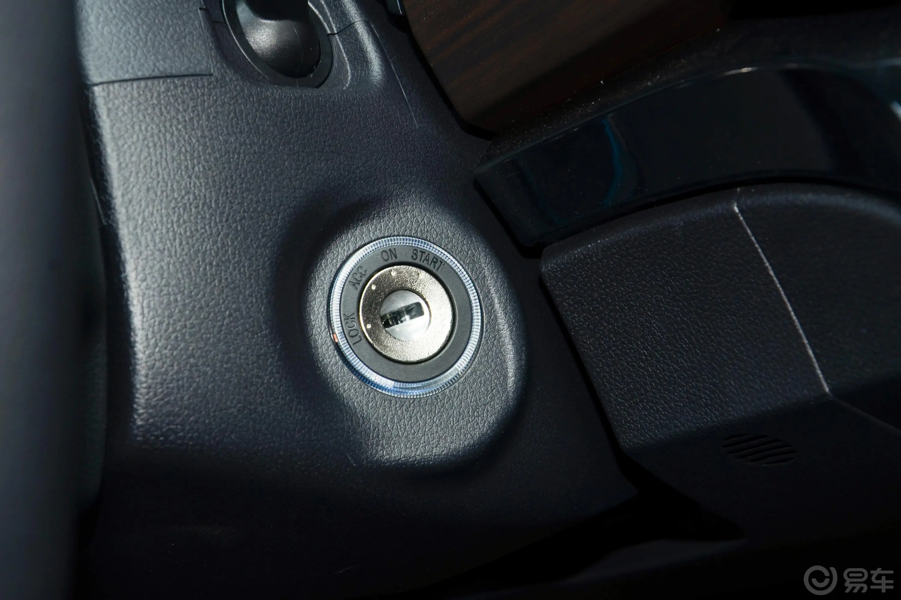 域虎92.0T 手动 四驱 尊享型 汽油钥匙孔或一键启动按键