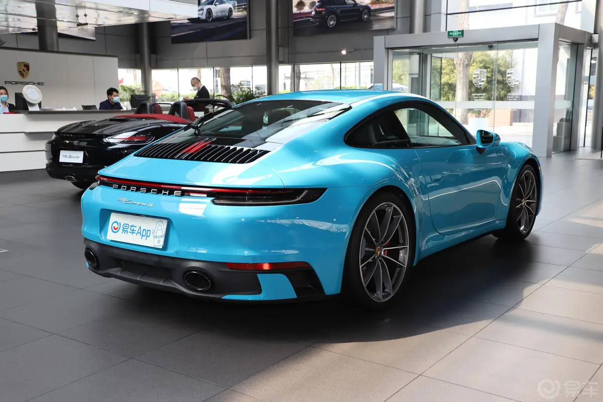 保时捷911Carrera S 3.0T侧后45度车头向右水平