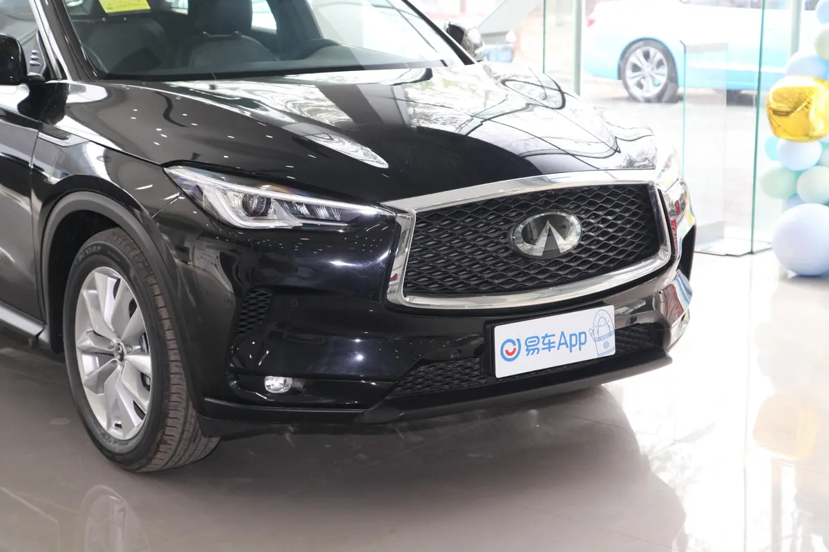 英菲尼迪QX502.0T 四驱 智能版尾灯侧45度俯拍