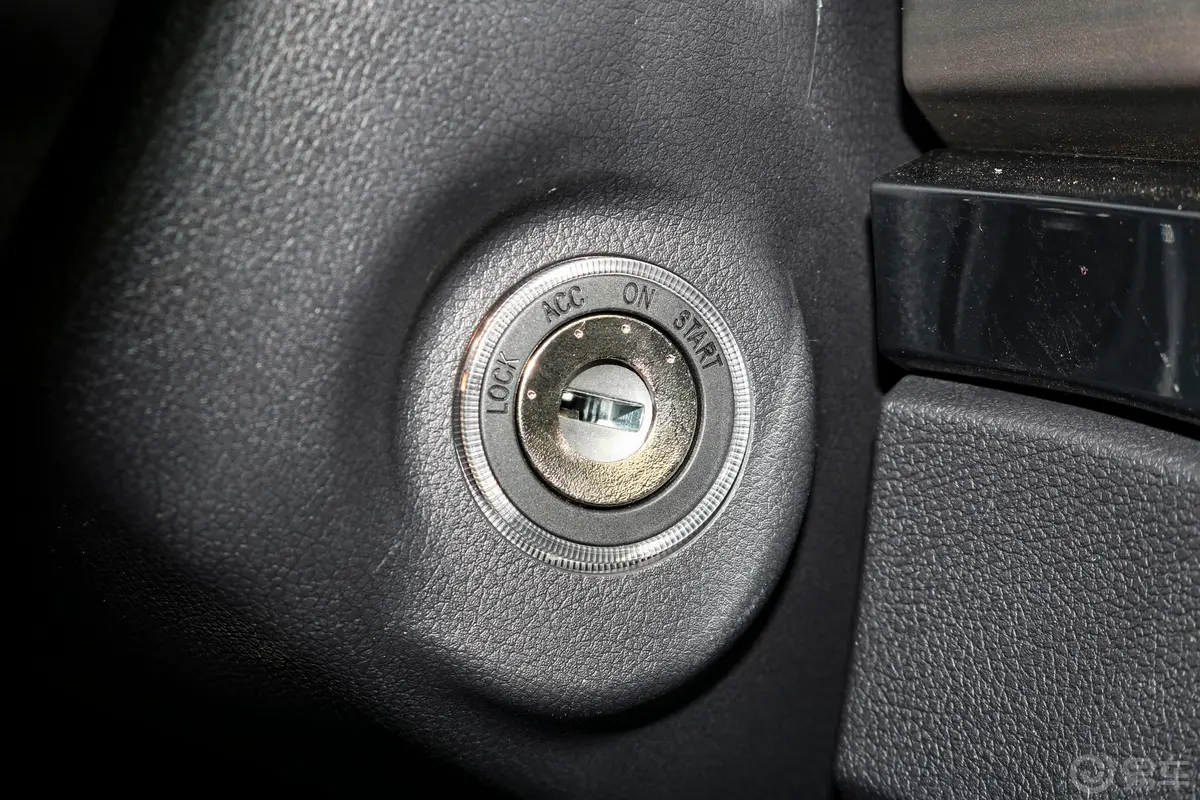 域虎92.0T 手动 两驱 舒享型 汽油钥匙孔或一键启动按键