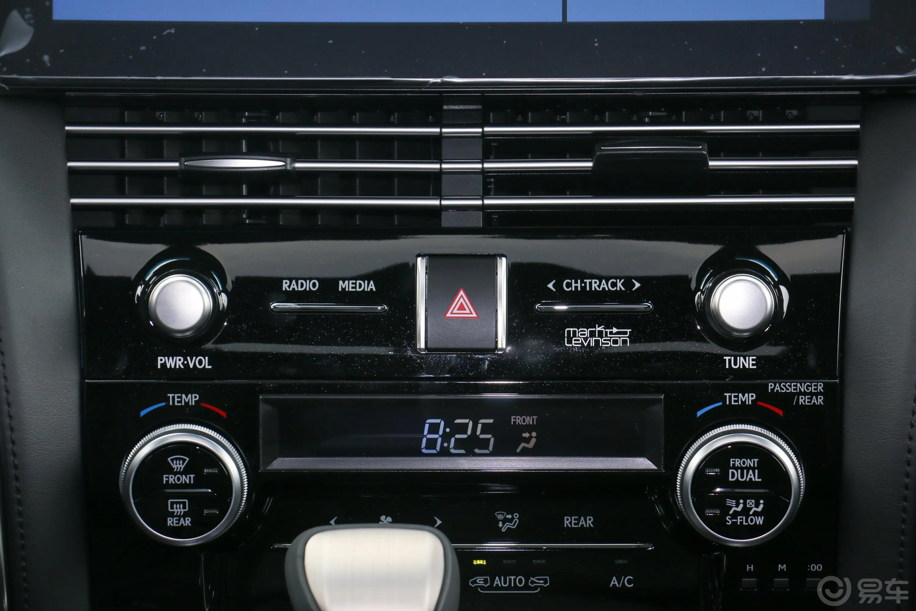 雷克萨斯LM300h 御世版 4座音响