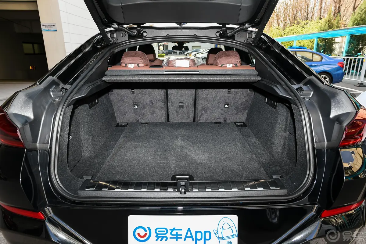 宝马X6xDrive30i M运动套装后备厢空间特写