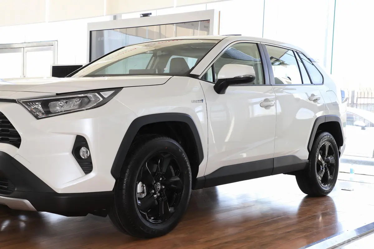 RAV4荣放双擎 2.5L E-CVT 四驱 精英版外观