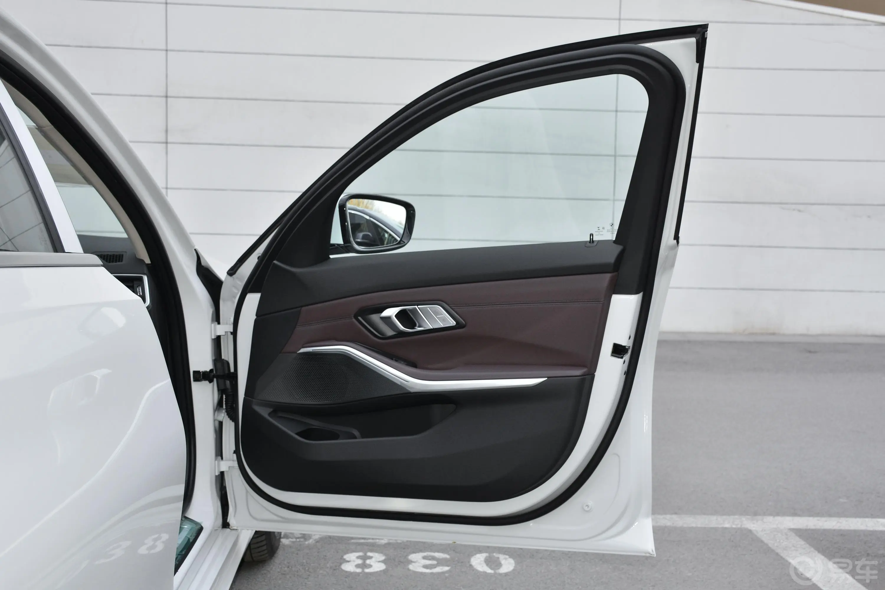 宝马3系改款 325Li xDrive M运动套装副驾驶员车门