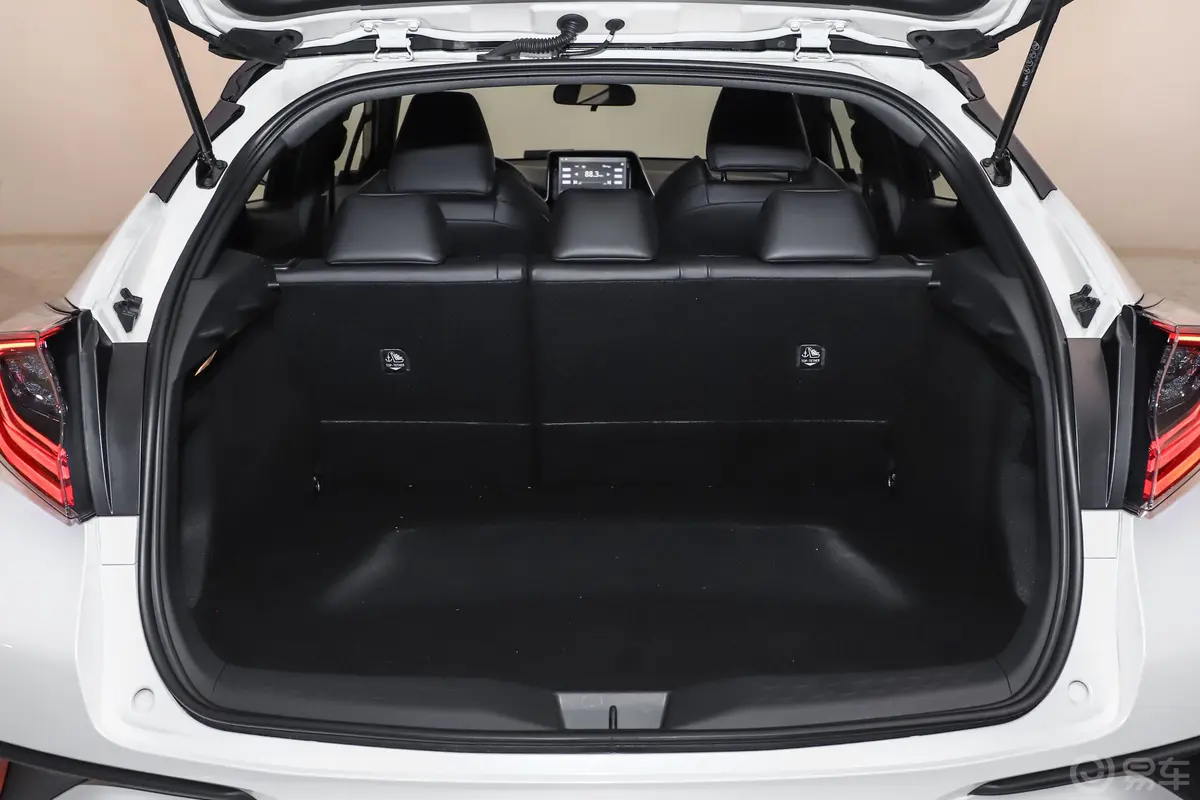 丰田C-HR EV尊贵天窗版后备厢空间特写