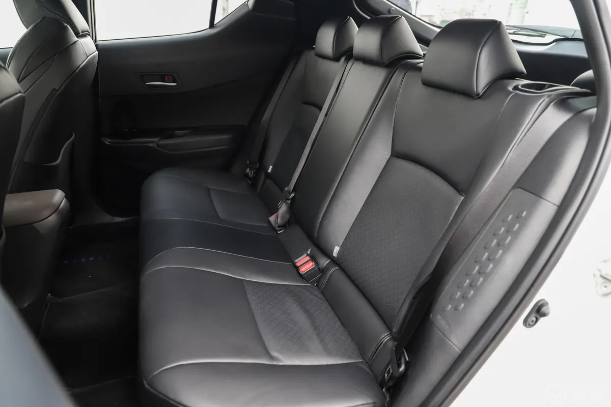 丰田C-HR EV尊贵天窗版后排座椅
