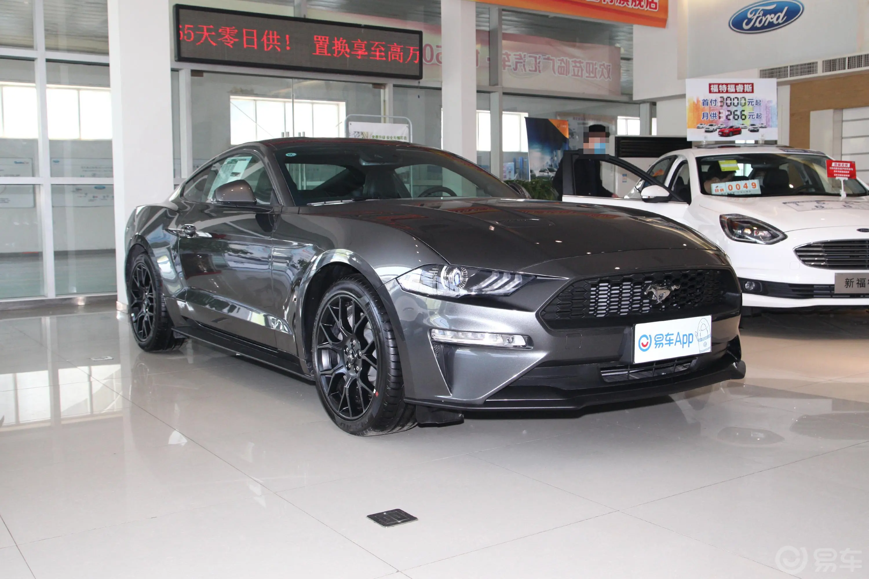 Mustang2.3L EcoBoost侧前45度车头向右水平