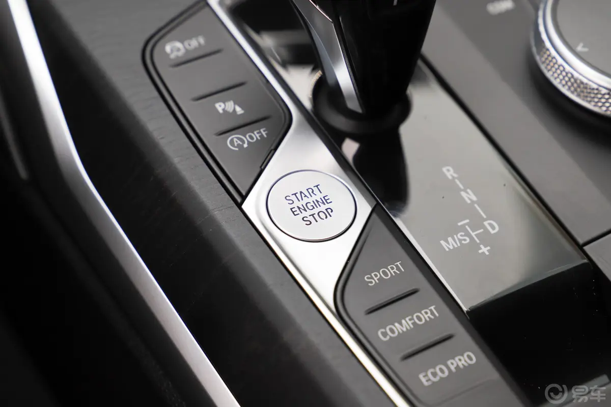 宝马3系改款 325i M运动套装钥匙孔或一键启动按键