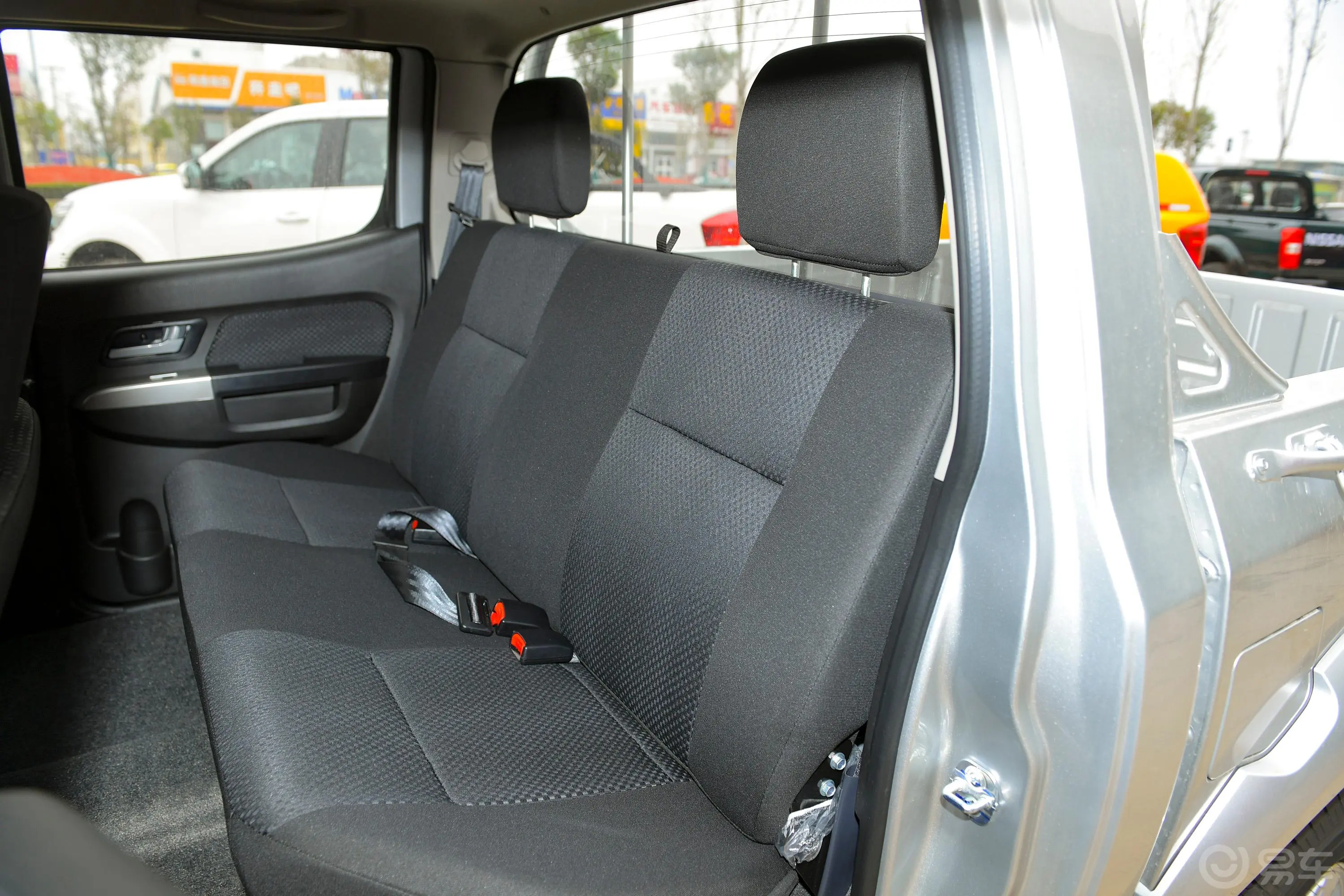 锐骐标箱 2.4L 手动 两驱 标准版 汽油 国VI后排座椅
