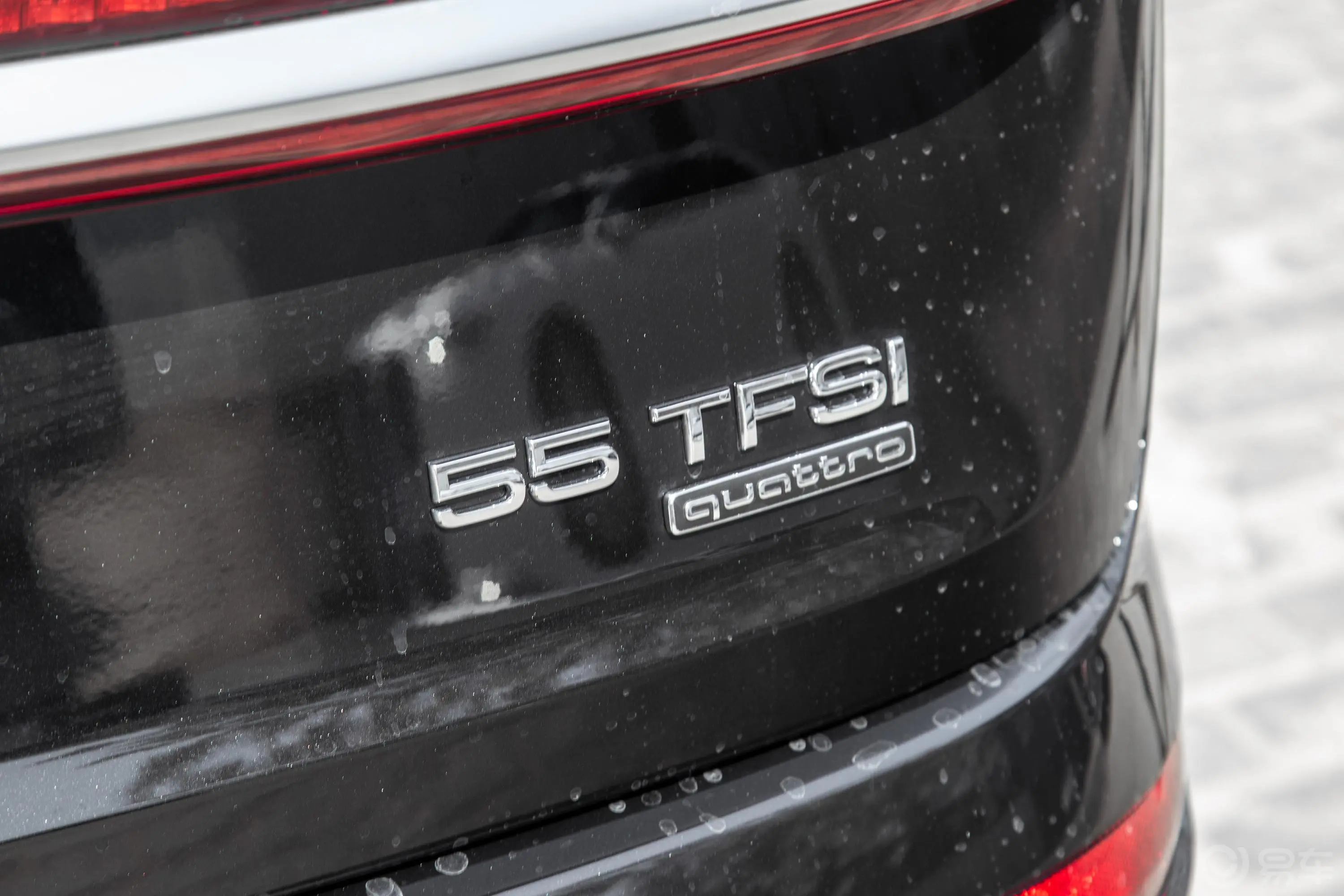 奥迪Q755 TFSI quattro S line 运动型外观
