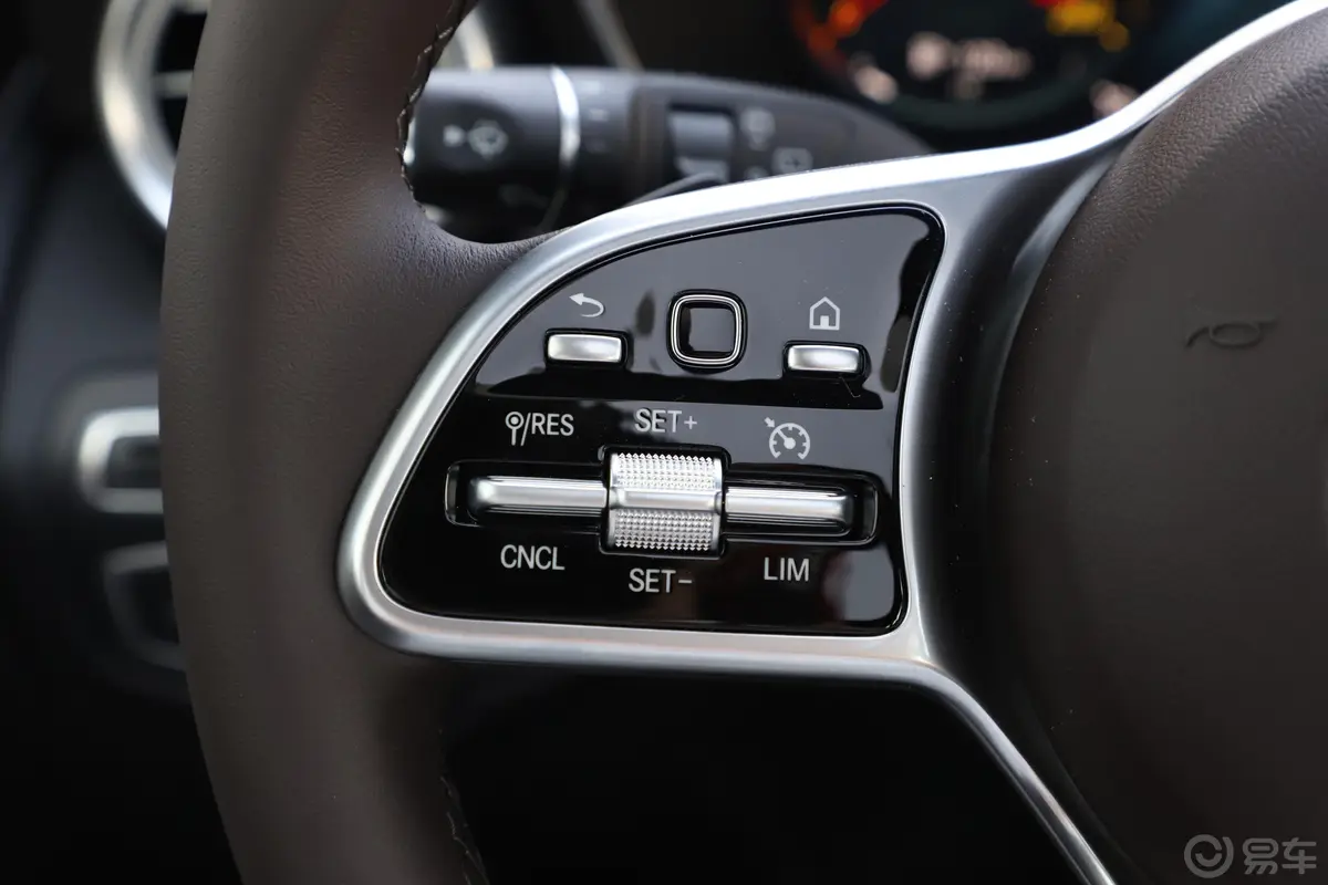 奔驰GLC改款 GLC 300 L 4MATIC 豪华型左侧方向盘功能按键