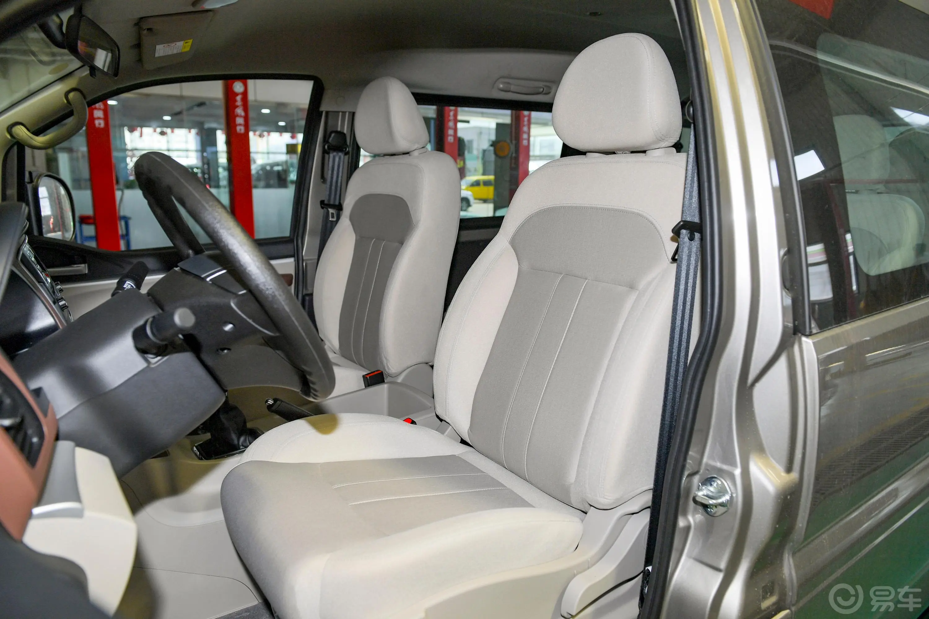 菱智改款 M5L 手动 1.6L 基本型 7座 国VI驾驶员座椅