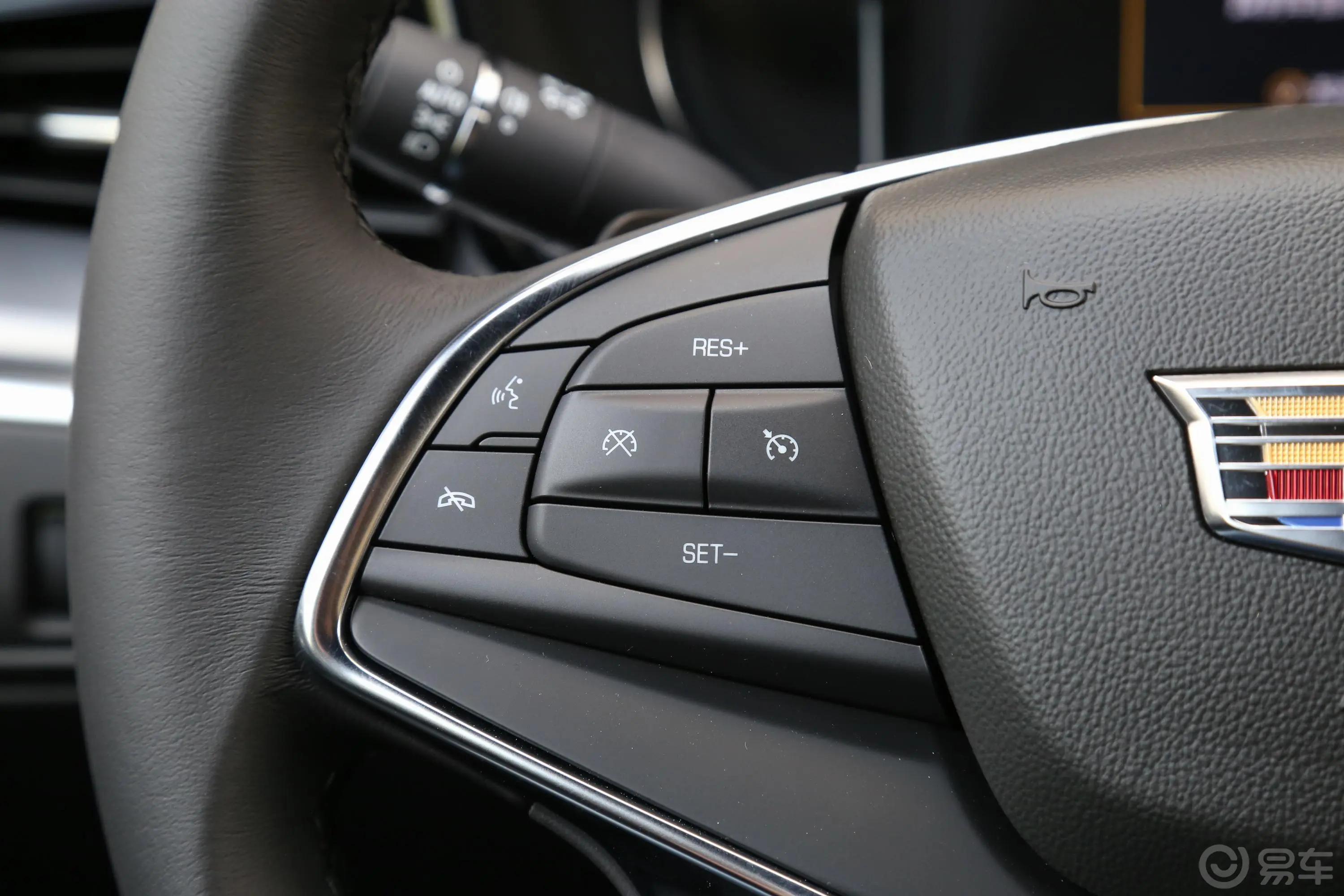 凯迪拉克XT5改款 28T 两驱 技术型左侧方向盘功能按键