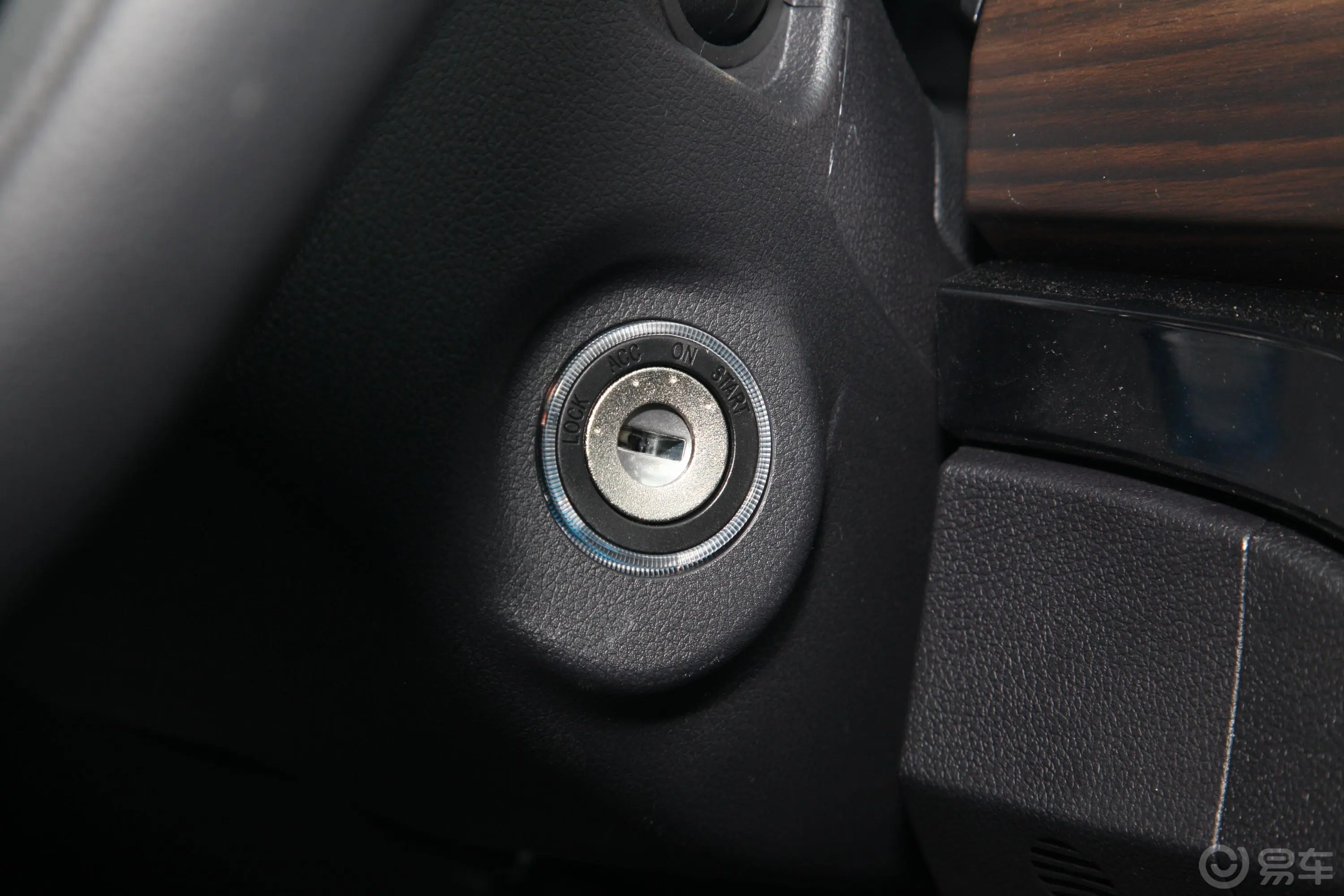 驭胜S3502.0T 手动 四驱 舒适版 5座 柴油 国VI钥匙孔或一键启动按键