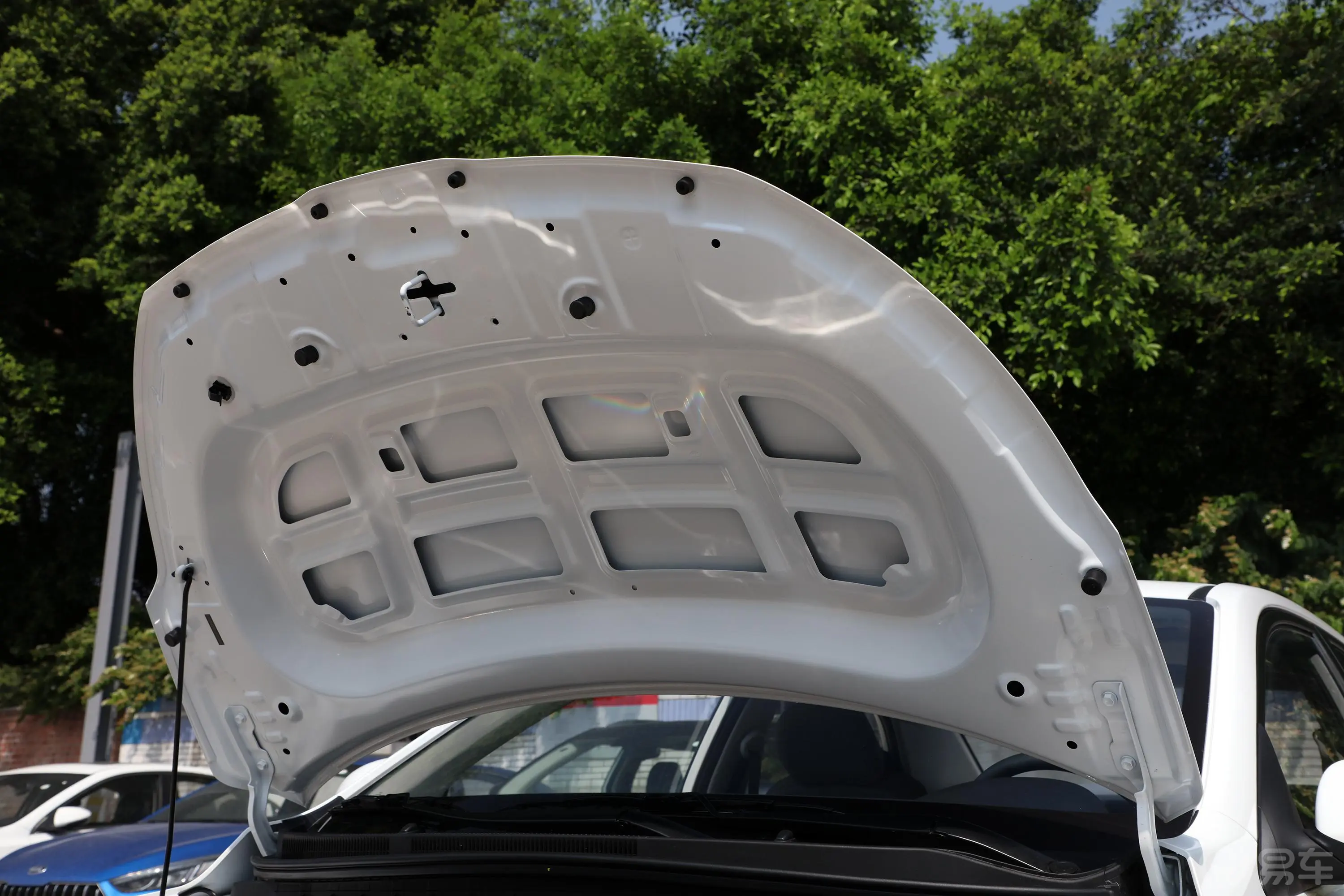 焕驰1.4L 自动 舒适天窗版发动机舱盖内侧