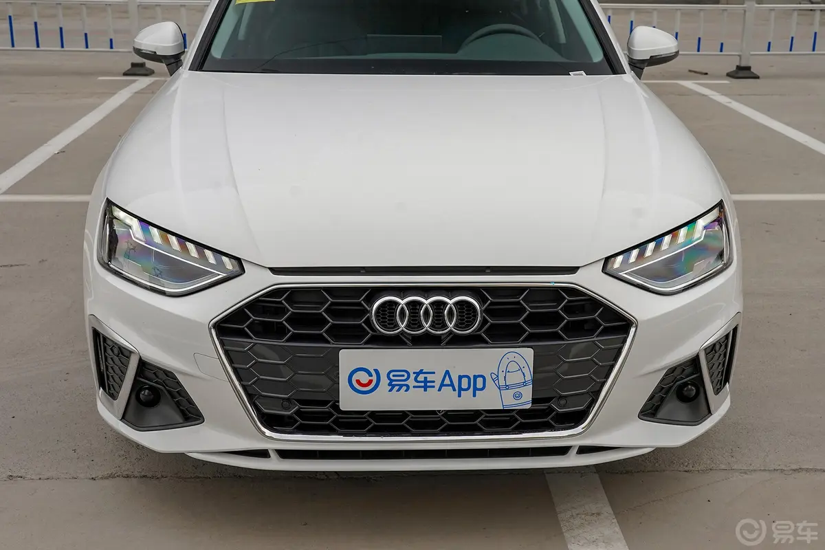 奥迪A4L40 TFSI 豪华动感型外观