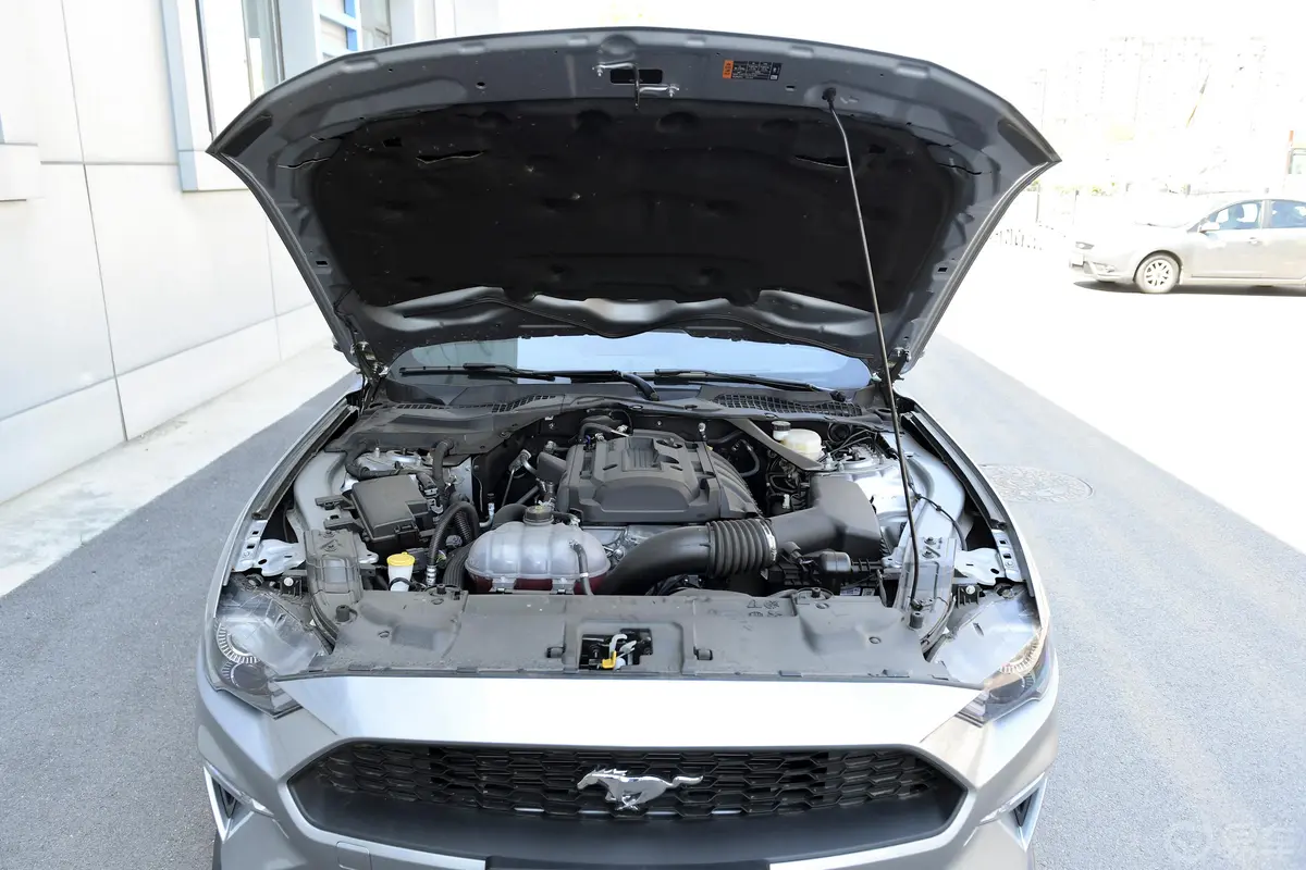 Mustang2.3L EcoBoost 驰影性能进阶版发动机舱整体
