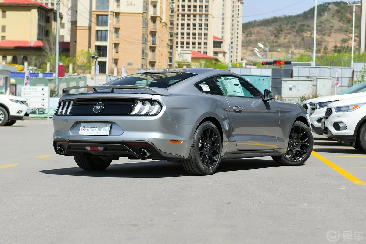 Mustang2.3L EcoBoost 驰影性能进阶版侧后45度车头向右水平