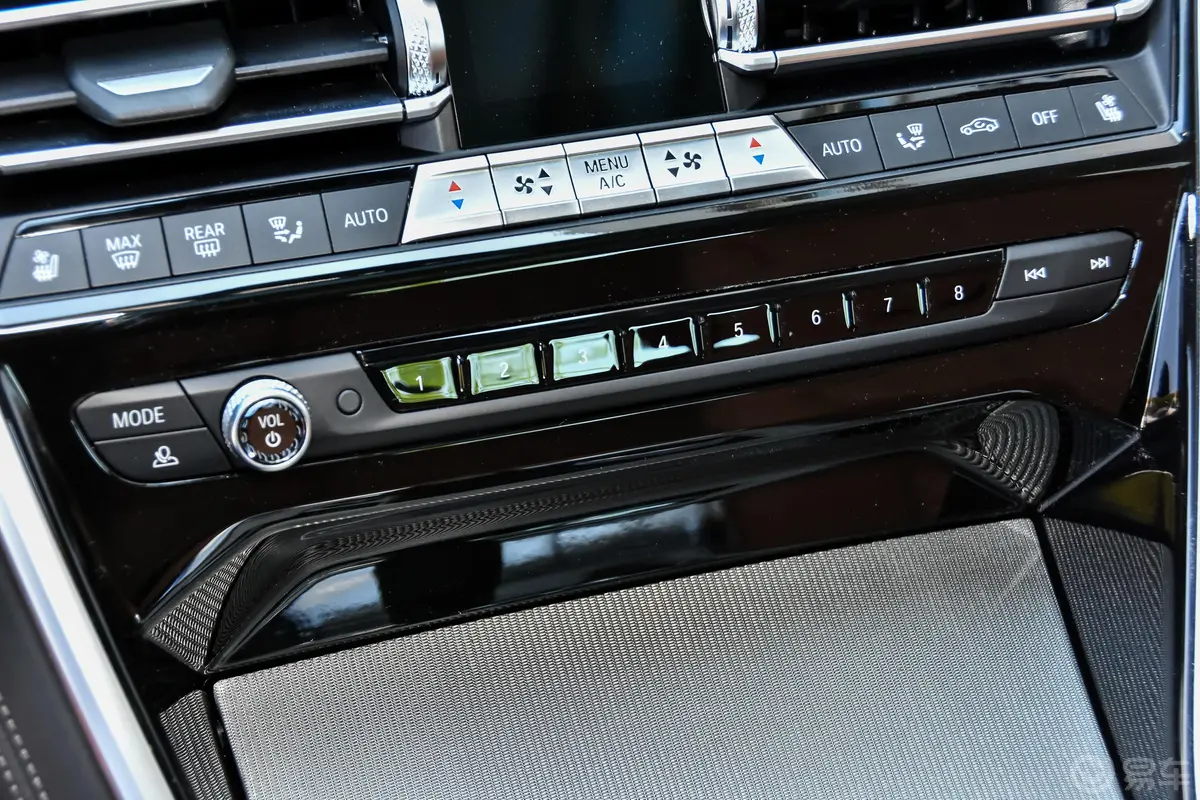 宝马8系四门轿跑车 840i xDrive M运动套装音响