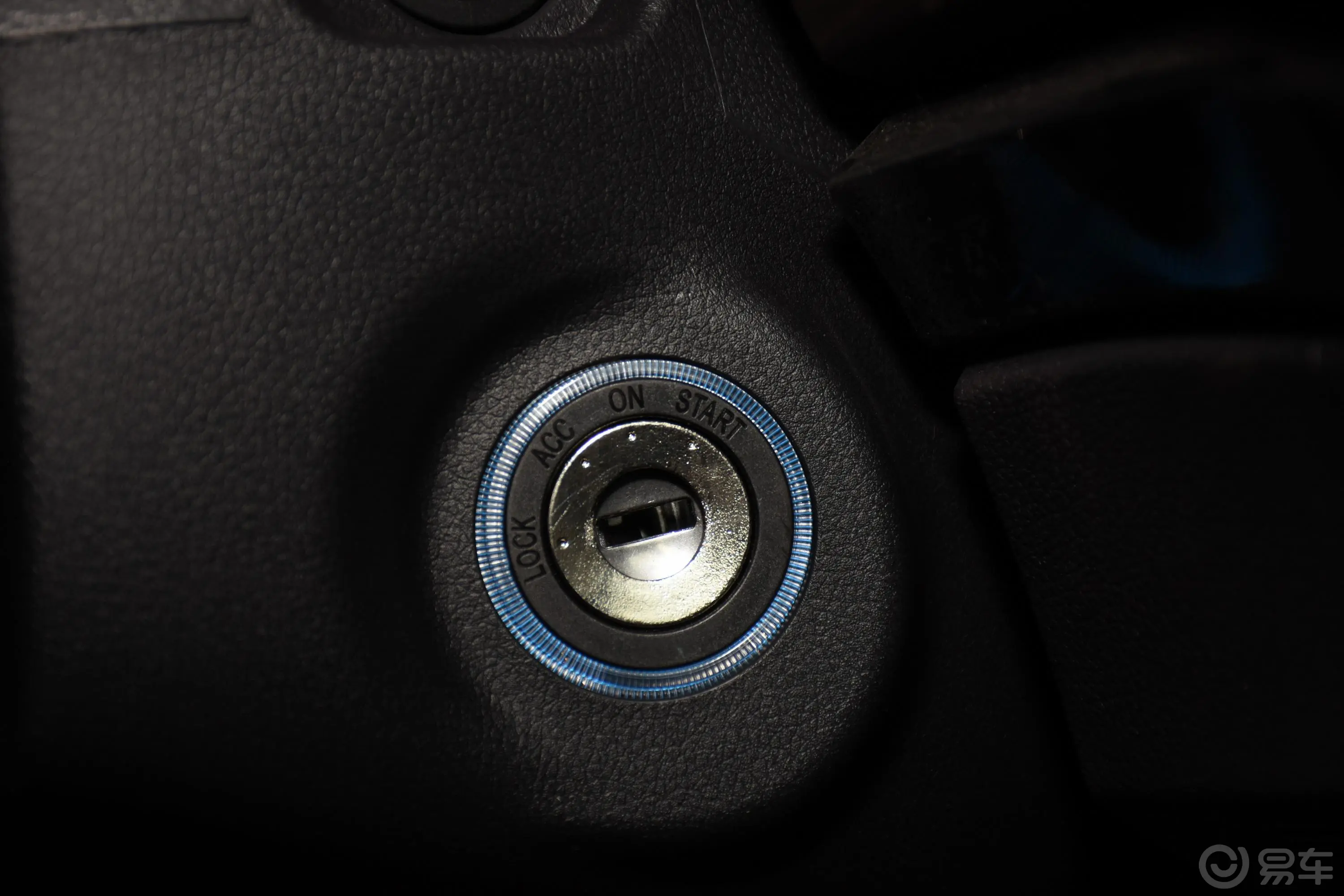 域虎92.0T 手动 四驱 舒享型 柴油钥匙孔或一键启动按键