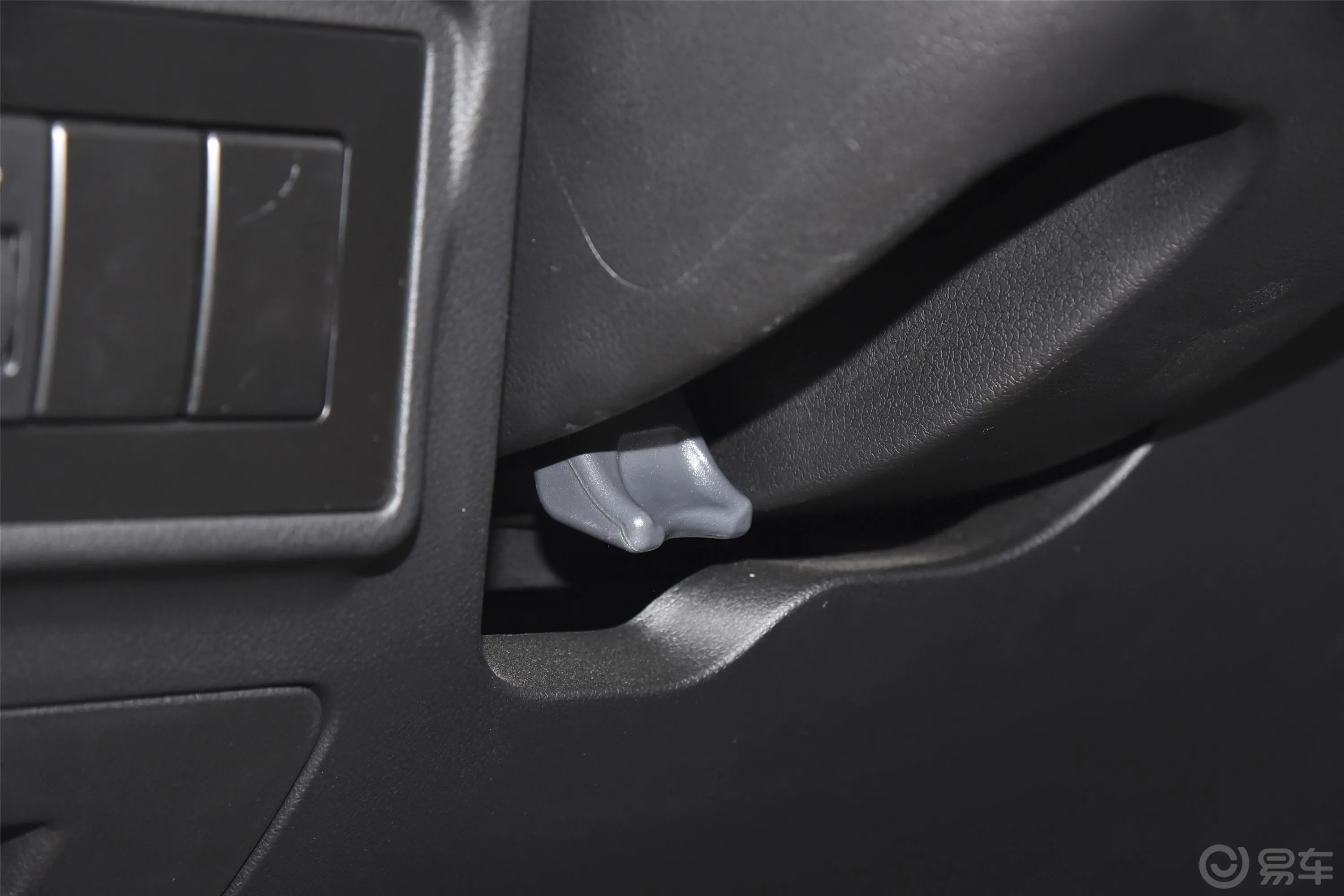 拓陆者E370周年 2.8T 手动 四驱 长箱高底盘 舒适版 柴油方向盘调节