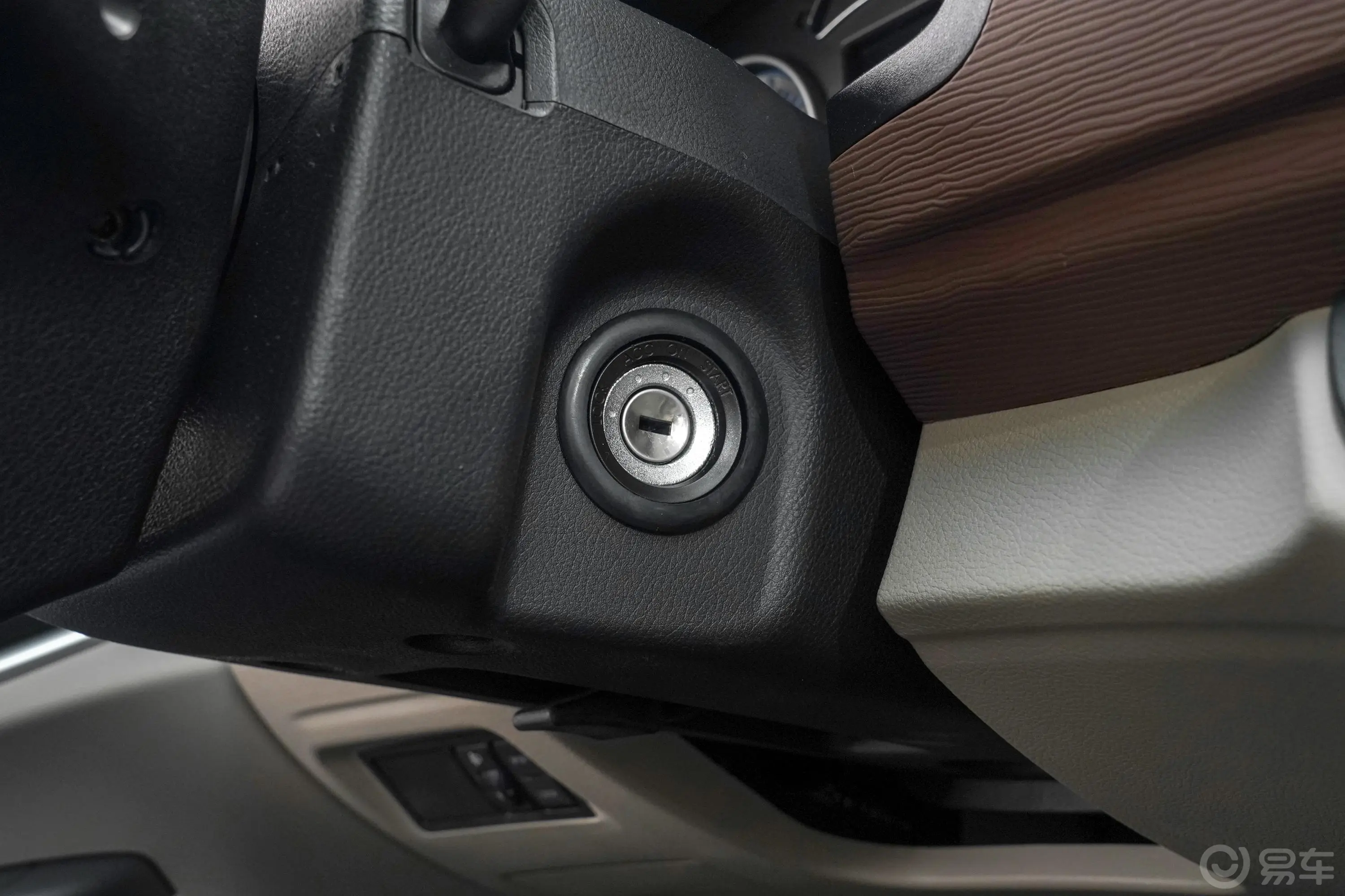 菱智M5 EV长航版 豪华型 7座钥匙孔或一键启动按键