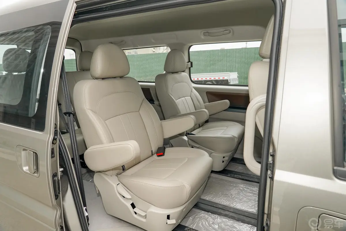 菱智M5 EV长航版 豪华型 7座后排座椅