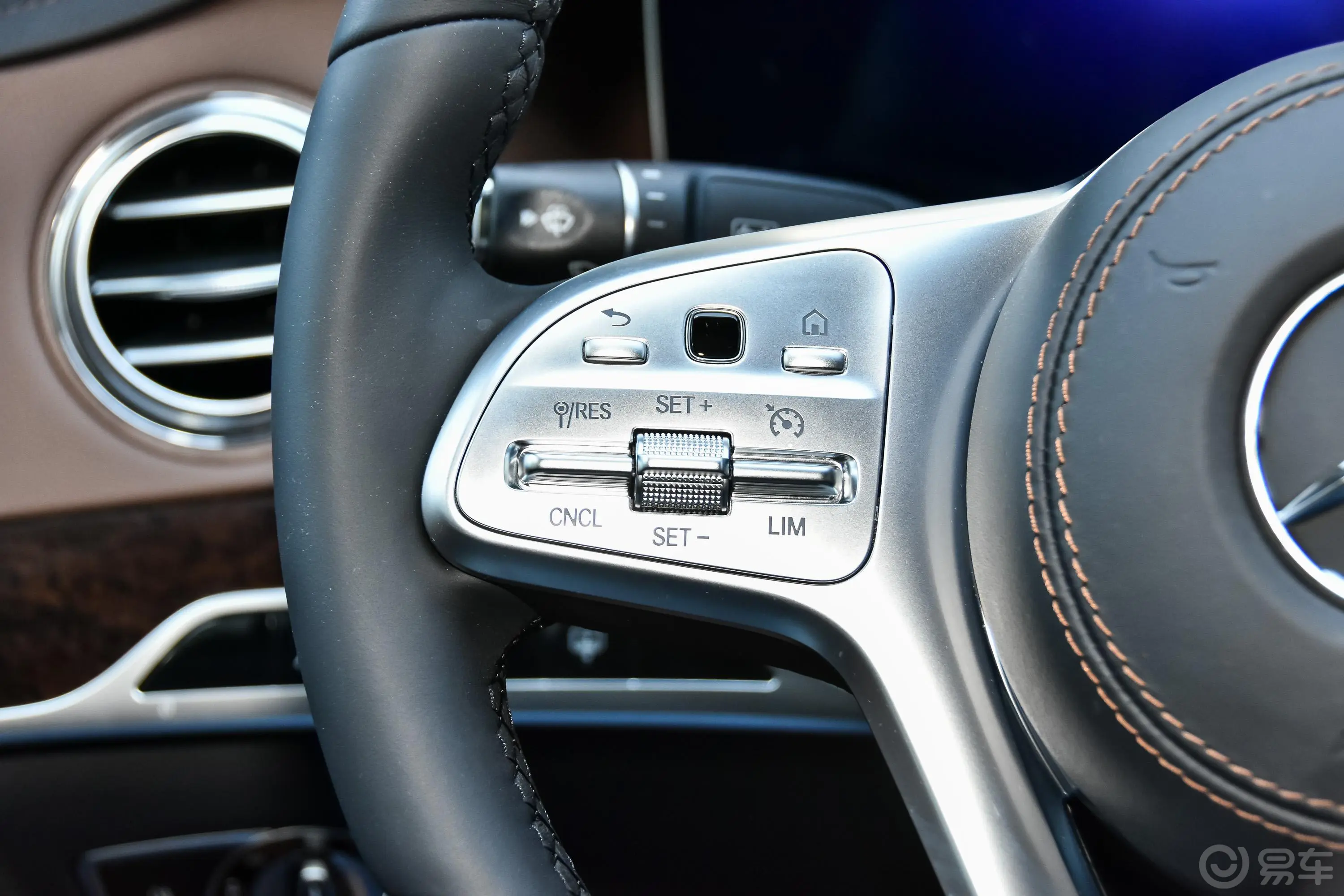 奔驰S级S 350 L 商务型 臻藏版左侧方向盘功能按键