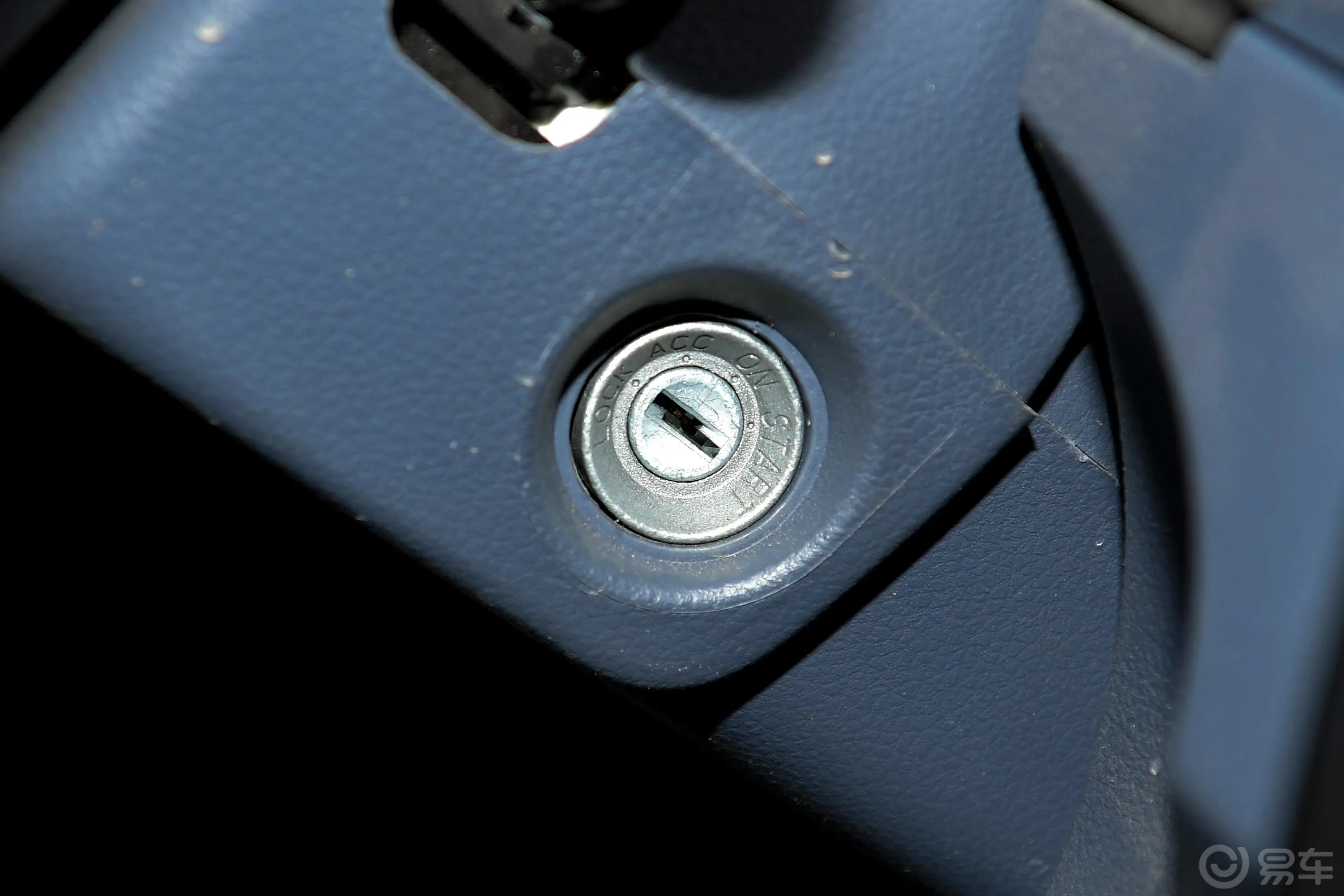 金杯T51.5L 双排2.6米后双胎创业型钥匙孔或一键启动按键