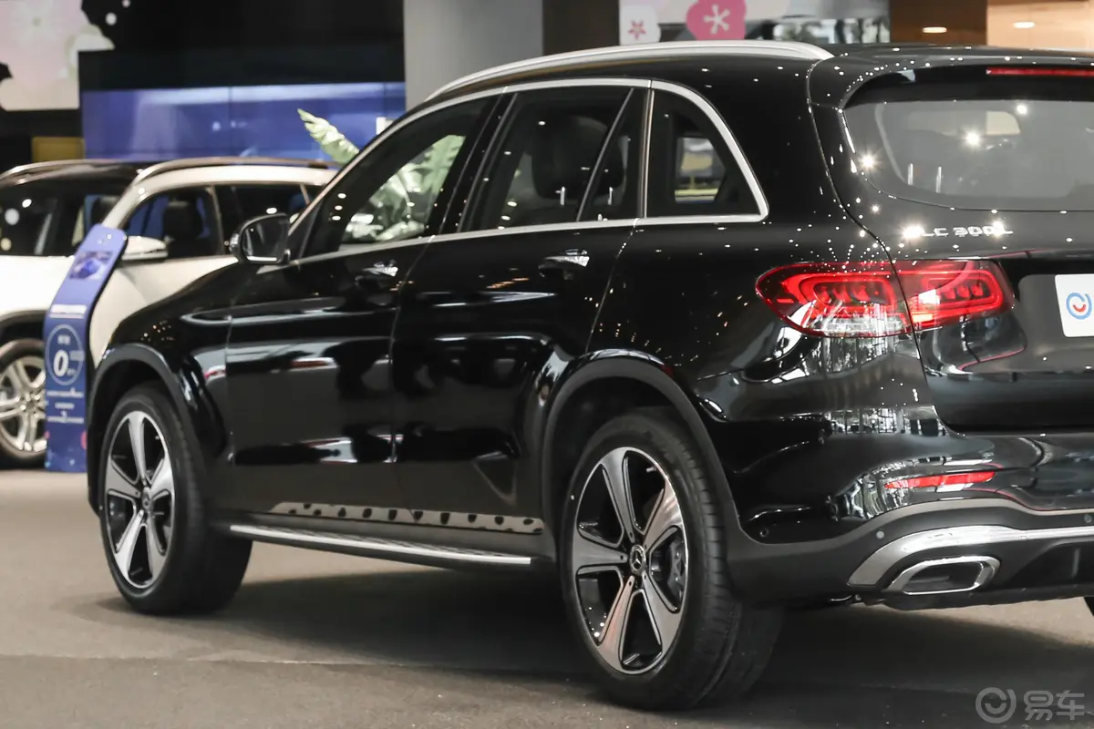 奔驰GLC改款 GLC 300 L 4MATIC 豪华型外观