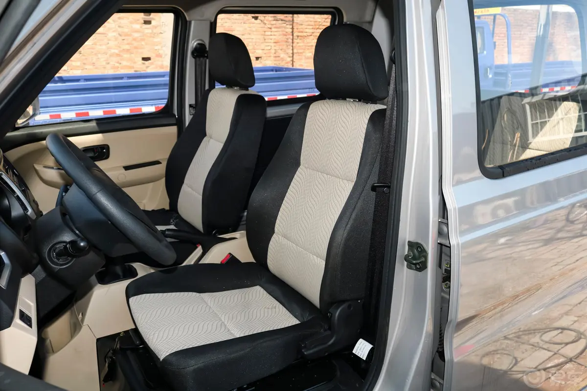 新豹T3载货汽车N1 1.2L 双排单后轮 舒适版 SC1031TMS62 汽油 国VI驾驶员座椅