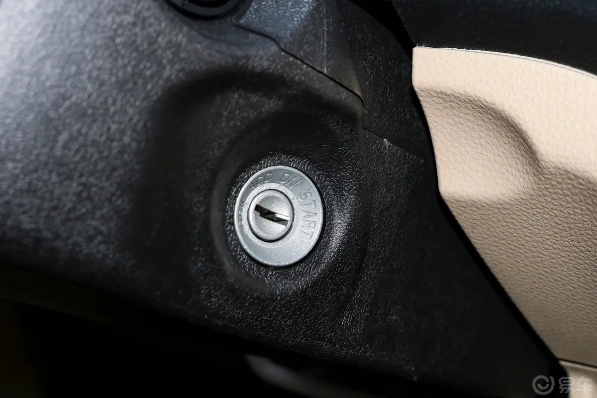 新豹T3载货汽车N1 1.2L 双排单后轮 舒适版 SC1031TMS62 汽油 国VI钥匙孔或一键启动按键