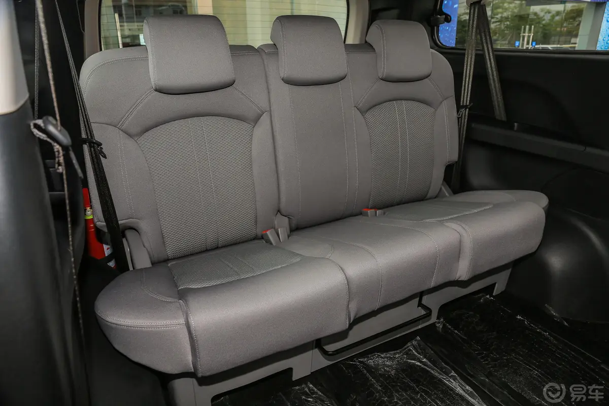 大通G10改款 PLUS 2.0T 手自一体 智享版 汽油 国VI第三排座椅