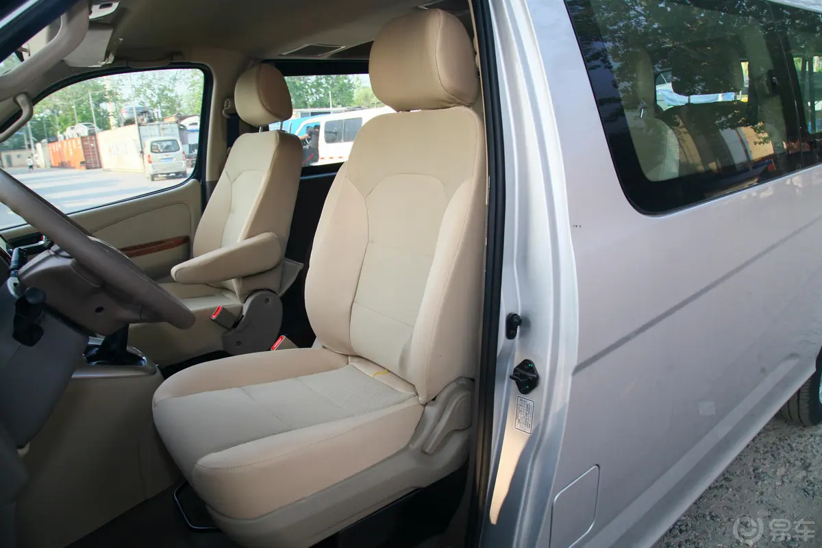 风景G5多用途乘用车 2.0L 手动 长轴平顶 商运版 9座 国VI驾驶员座椅