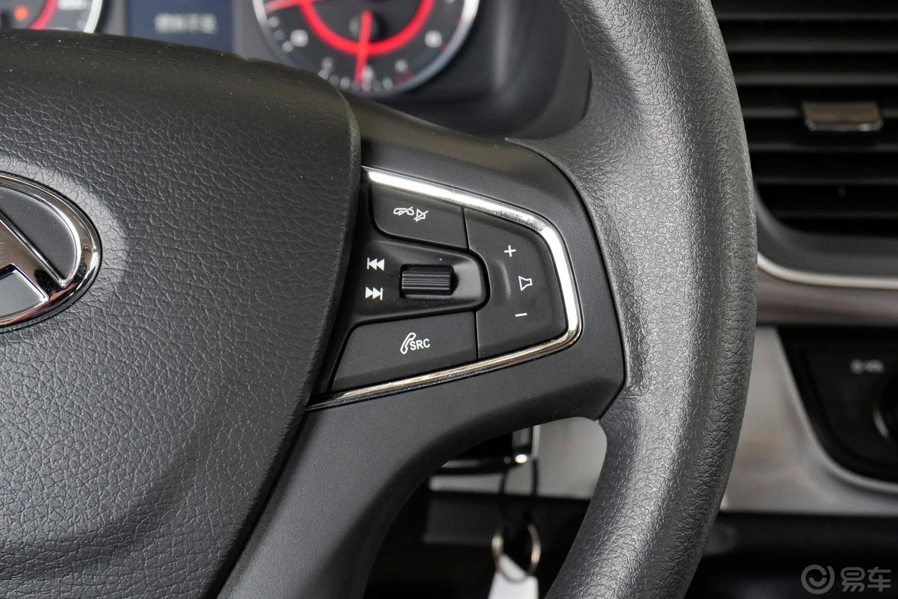 大通G10改款 PLUS 2.0T 手自一体 精英版 汽油 国VI右侧方向盘功能按键