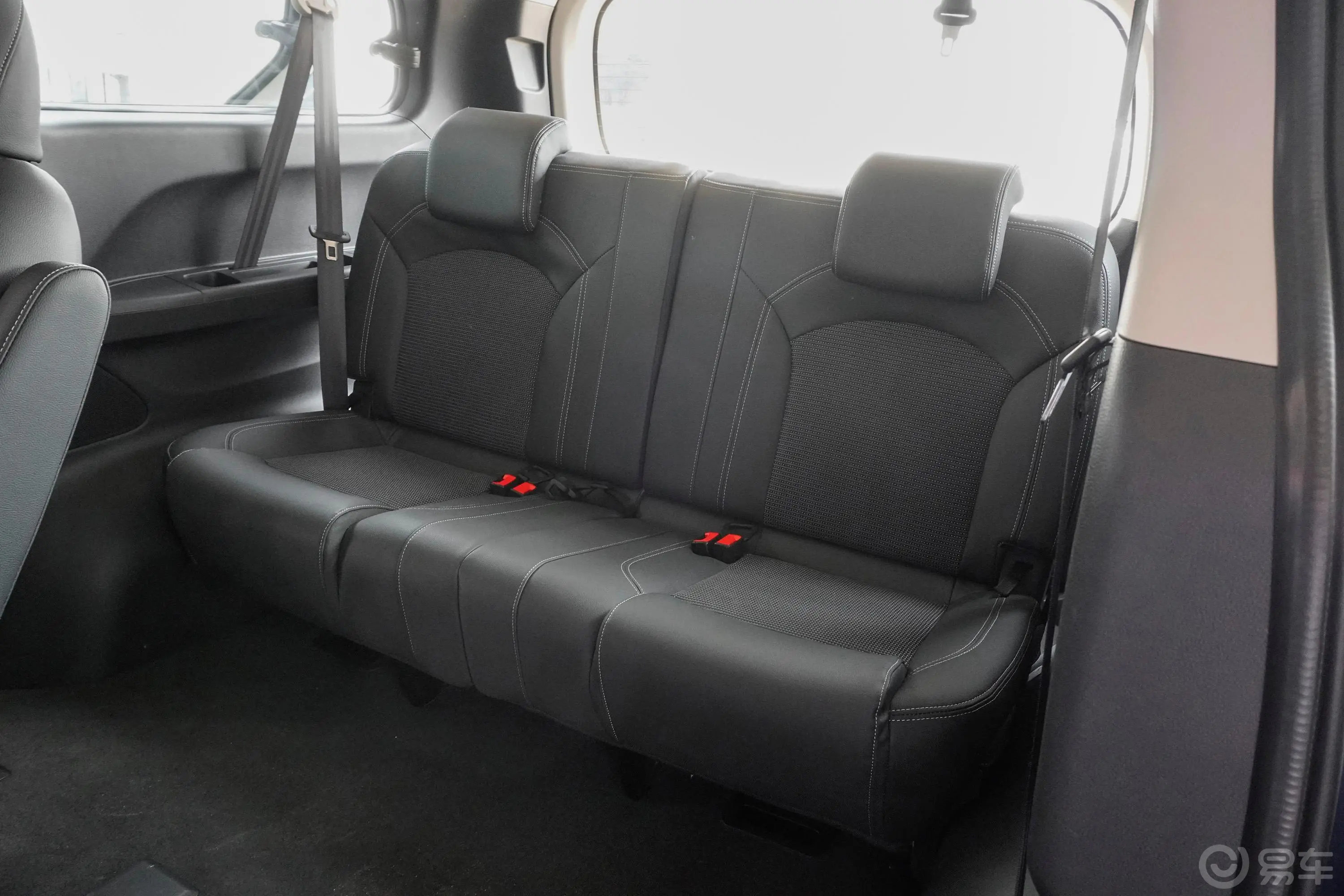 大通G10改款 PLUS 2.0T 手自一体 精英版 汽油 国VI第三排座椅