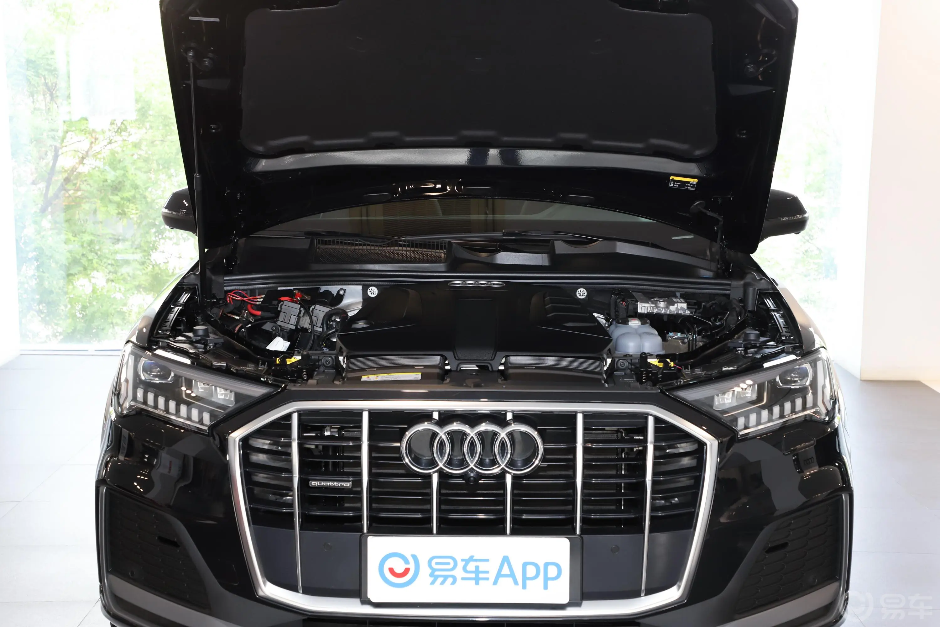 奥迪Q745 TFSI quattro S line 运动限量版发动机舱整体