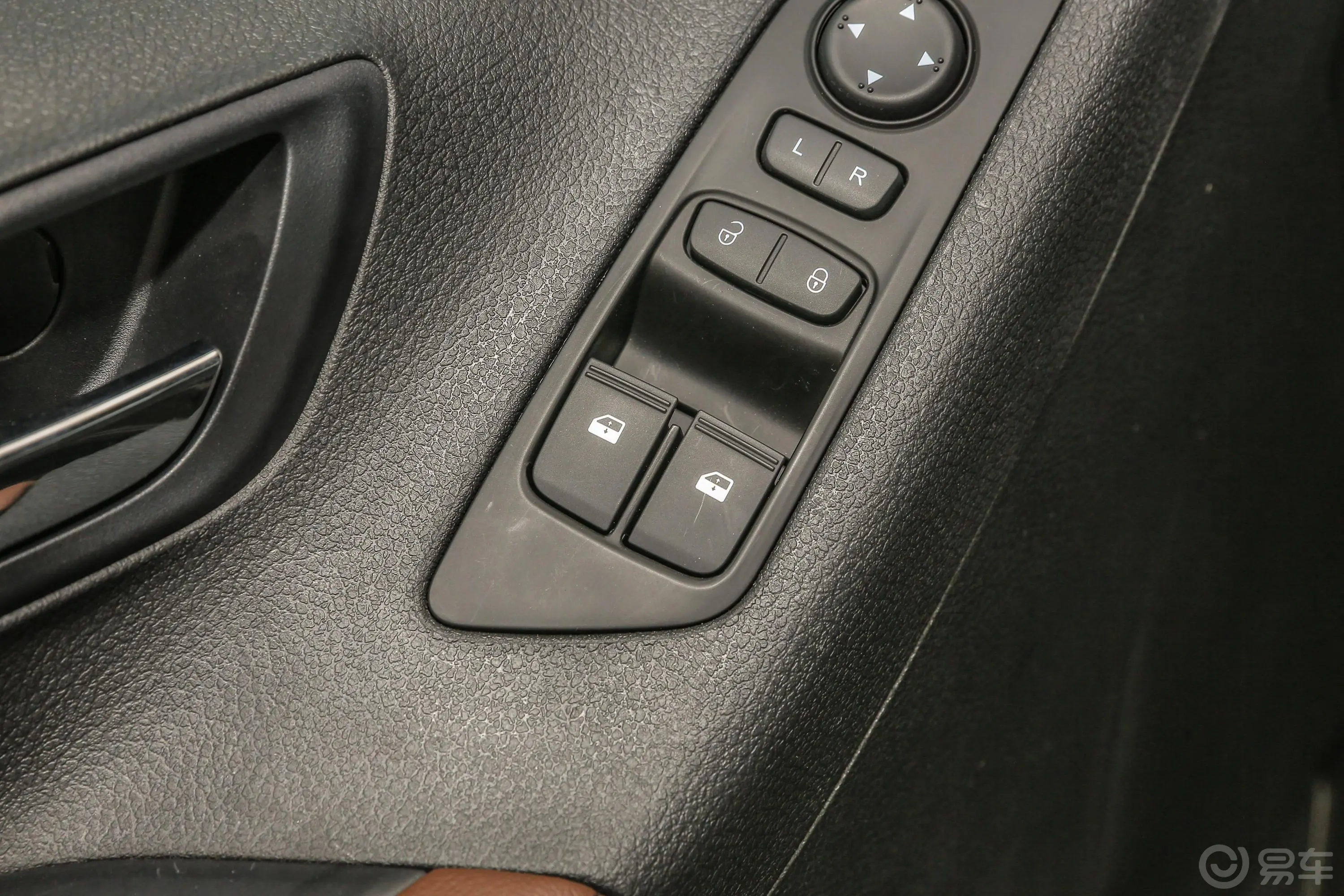 大通G10改款 PLUS 1.9T 手动 精英版 柴油 国V车窗调节整体