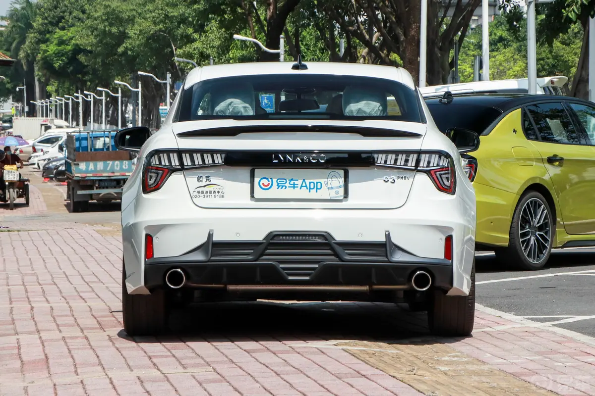 领克03 PHEV1.5TD 双离合 PHEV正后水平