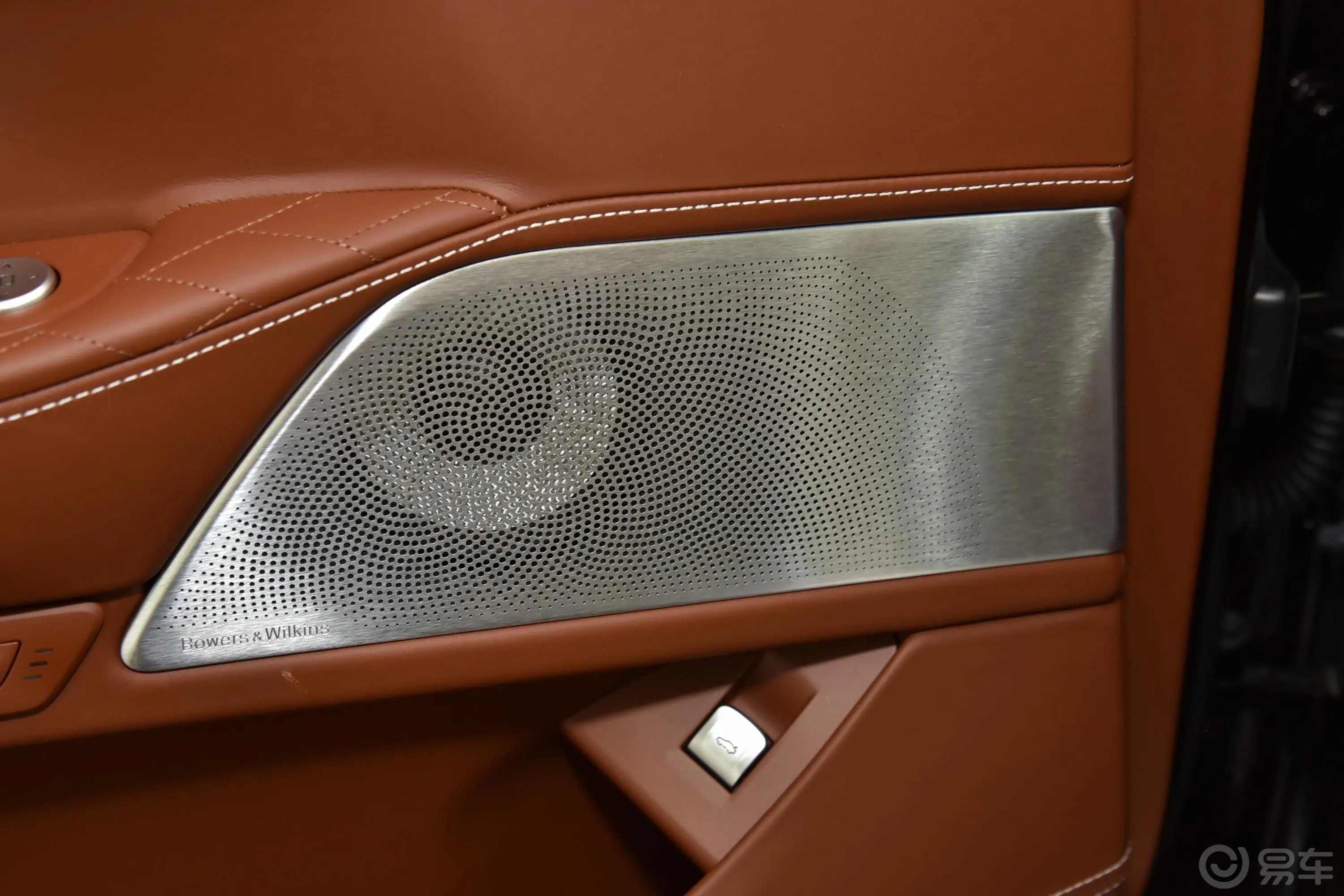 宝马7系改款 750Li xDrive V8 豪华套装音响和品牌