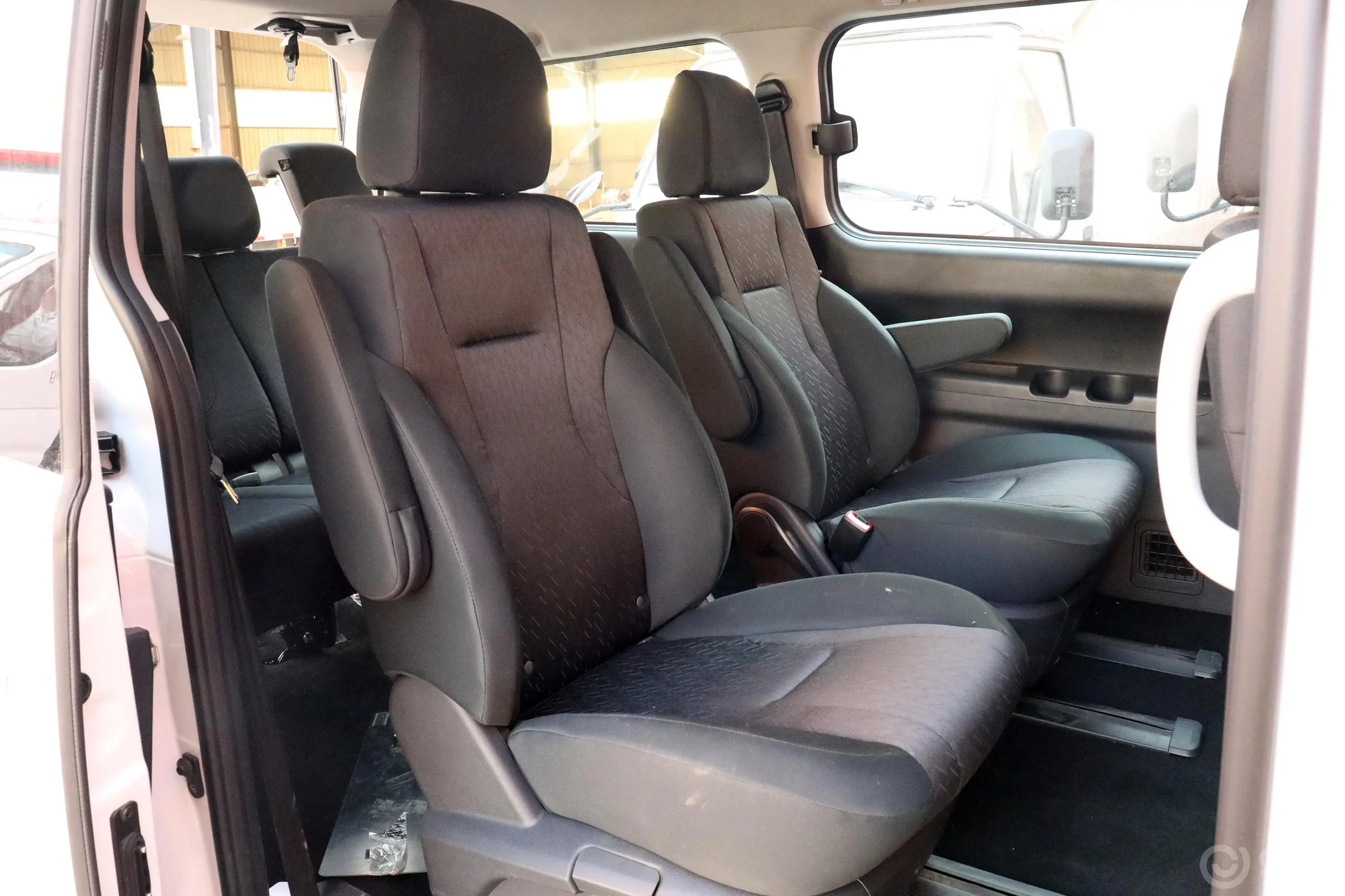 瑞风M4商旅系列 2.0L 手动 商务型 汽油 国VI后排座椅