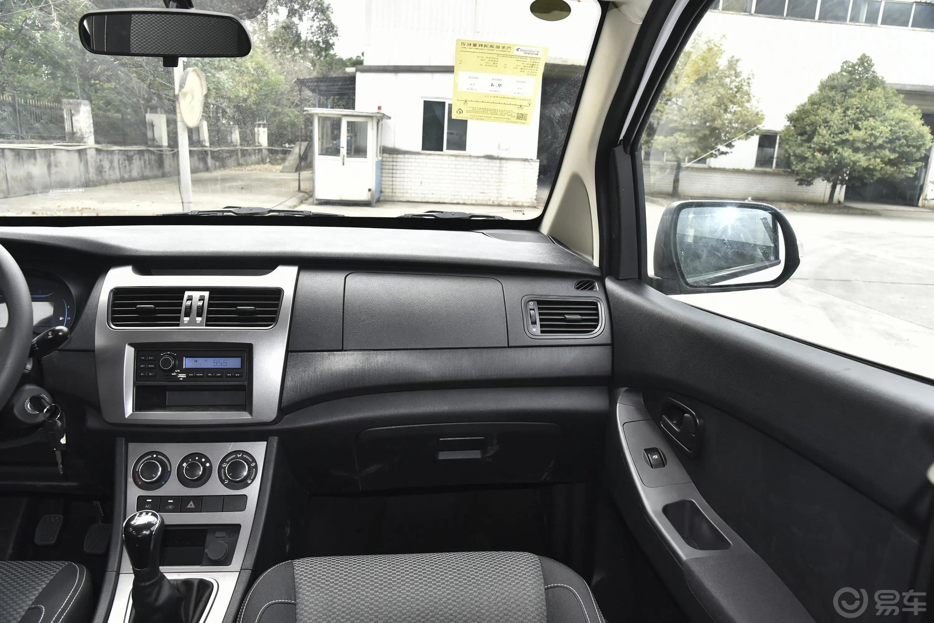 斯派卡1.5L 手动 舒适型副驾驶位区域