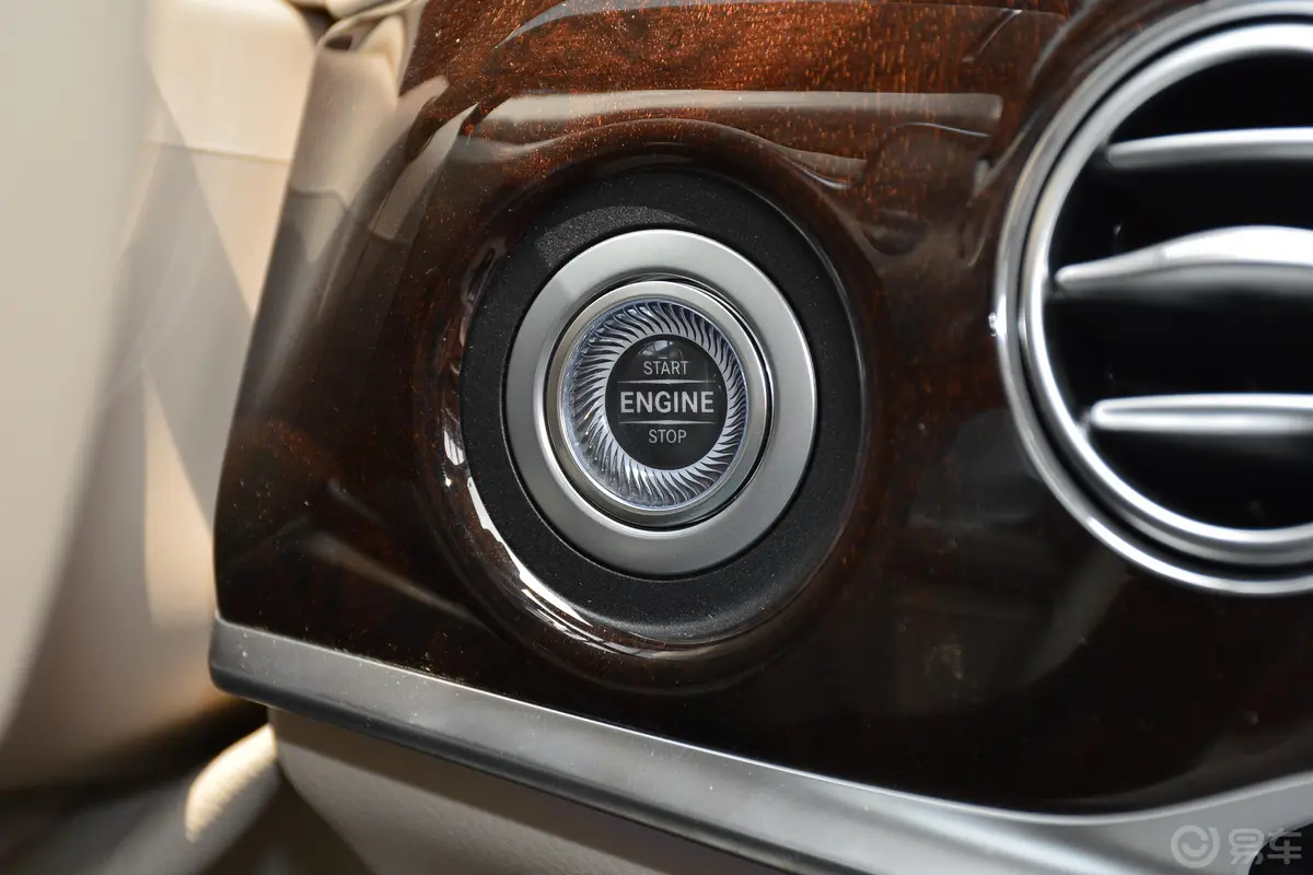 奔驰S级S 350 L 尊享型 臻藏版钥匙孔或一键启动按键