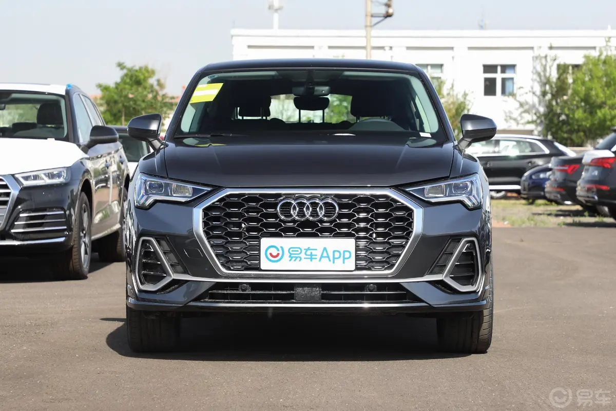 奥迪Q3 Sportback40 TFSI 时尚型正前水平