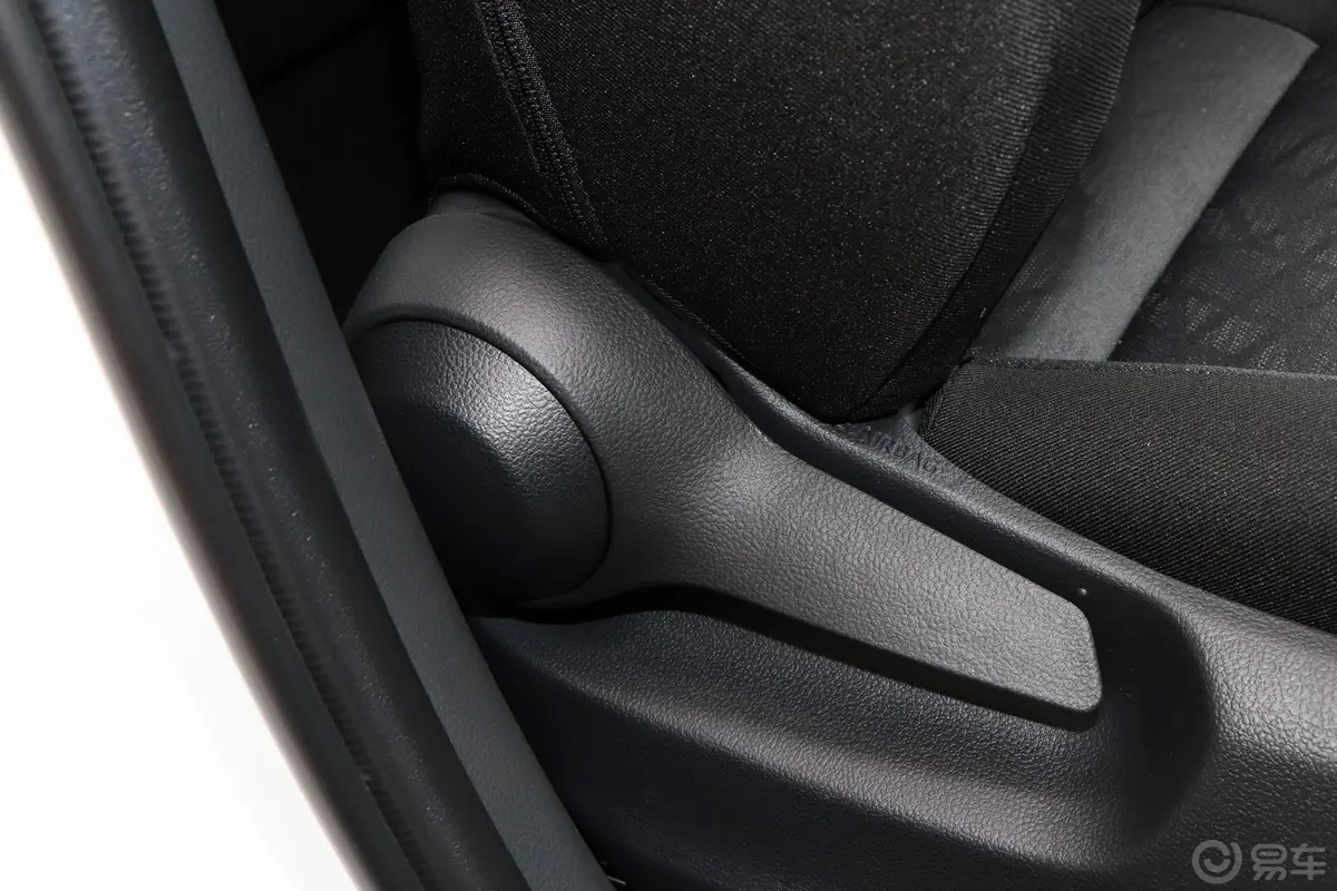 丰田C-HR EV豪华天窗版副驾座椅调节