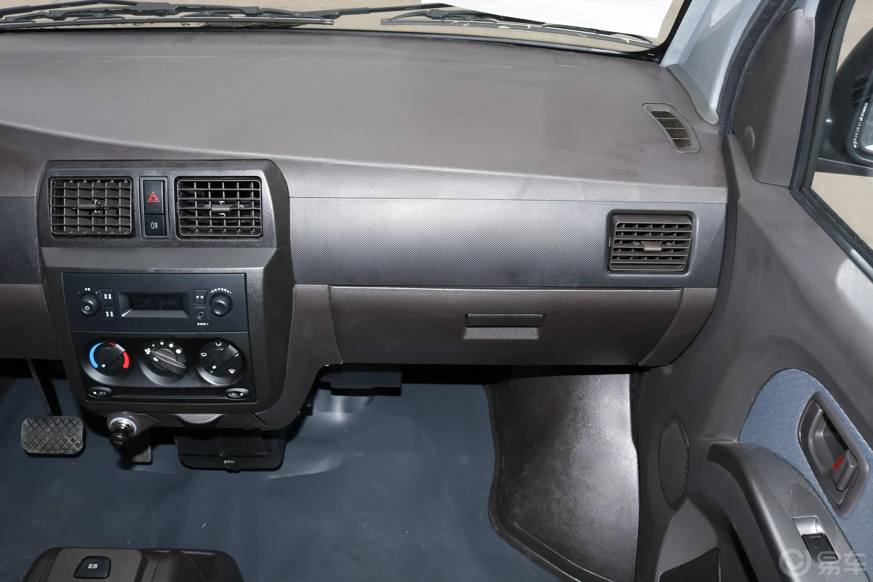 五菱荣光EV300KM 封窗版基本型 2座副驾驶位区域