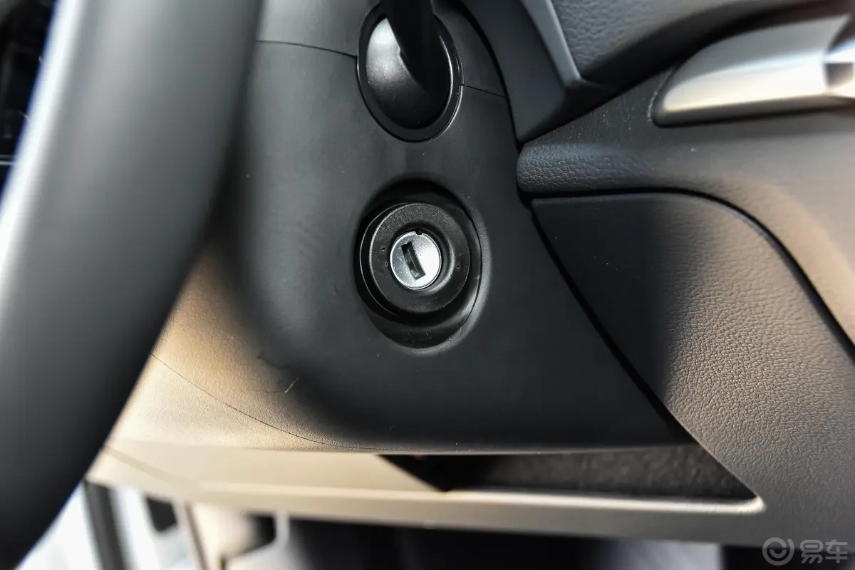 奥迪A3改款 Sportback 35 TFSI 进取型钥匙孔或一键启动按键